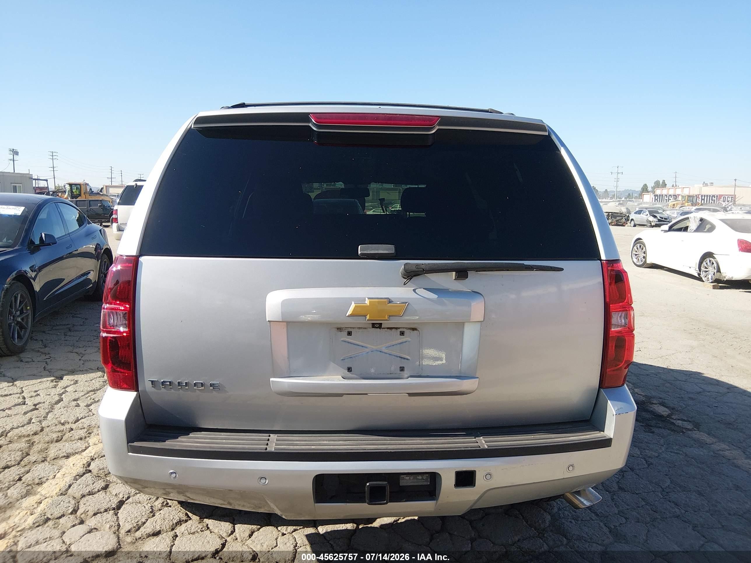 2013 Chevrolet Tahoe Ls Silver vin: 1GNSCAE04DR173530