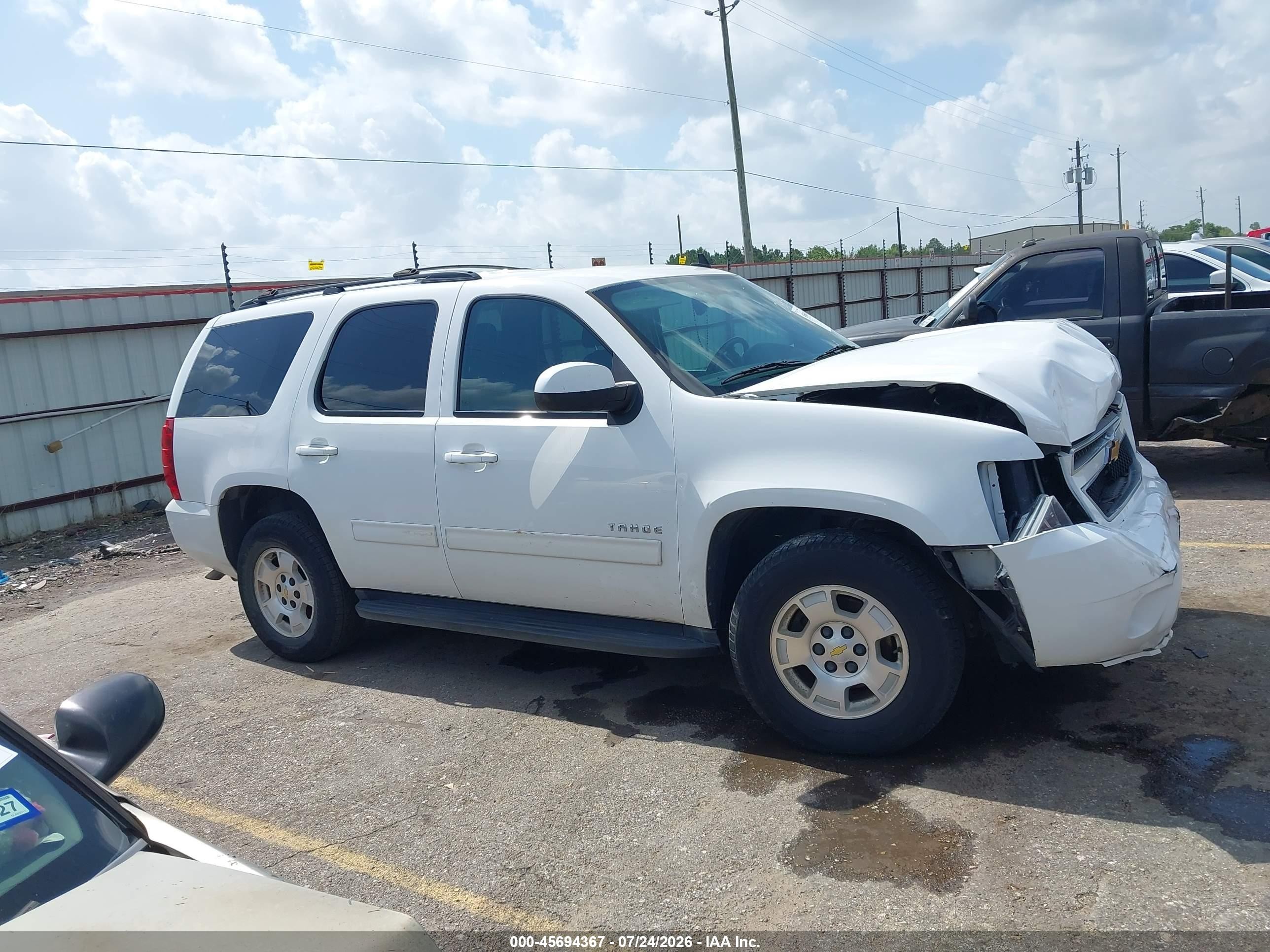 2014 Chevrolet Tahoe Ls White vin: 1GNSCAE04ER107870