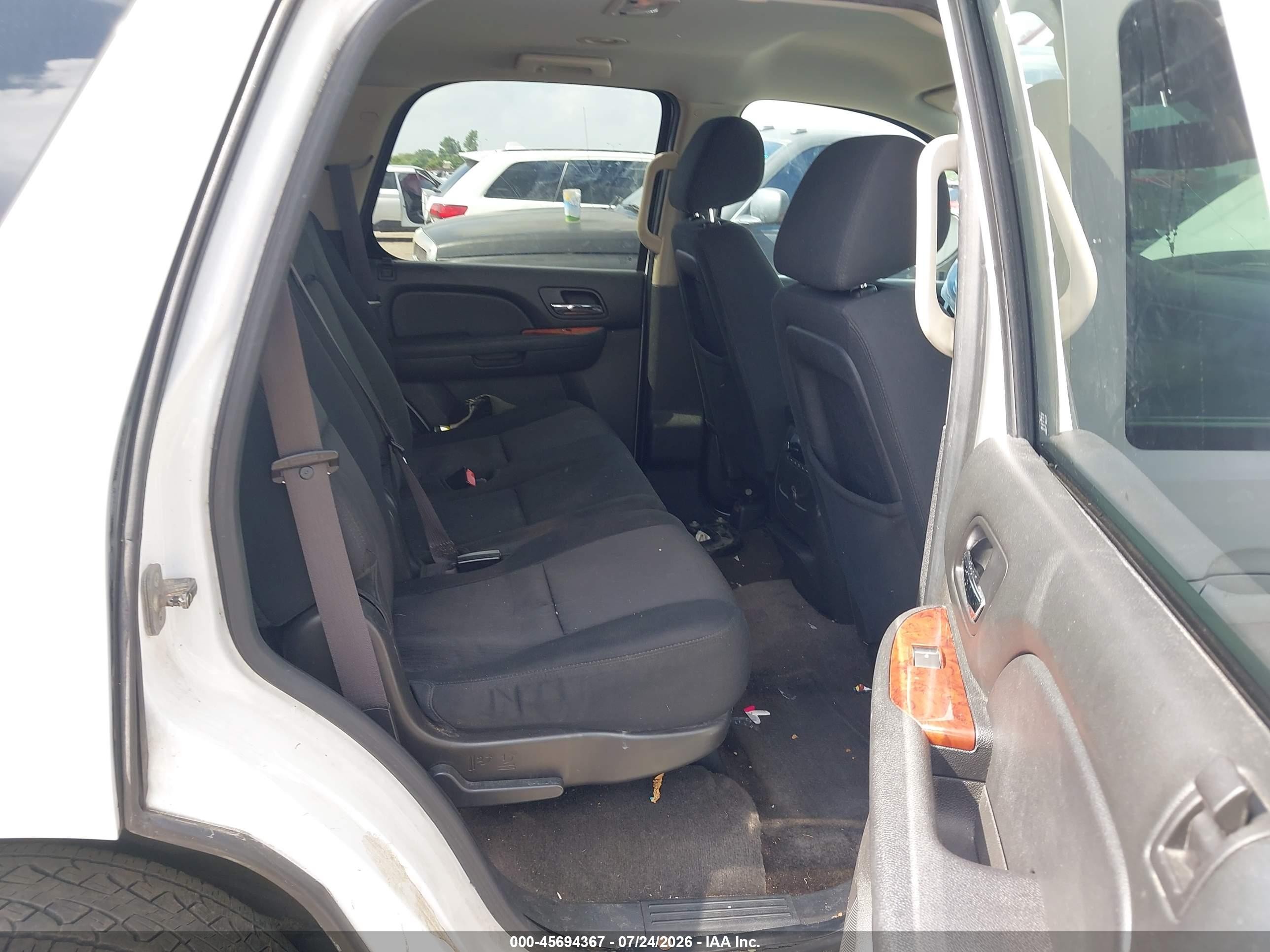 2014 Chevrolet Tahoe Ls White vin: 1GNSCAE04ER107870