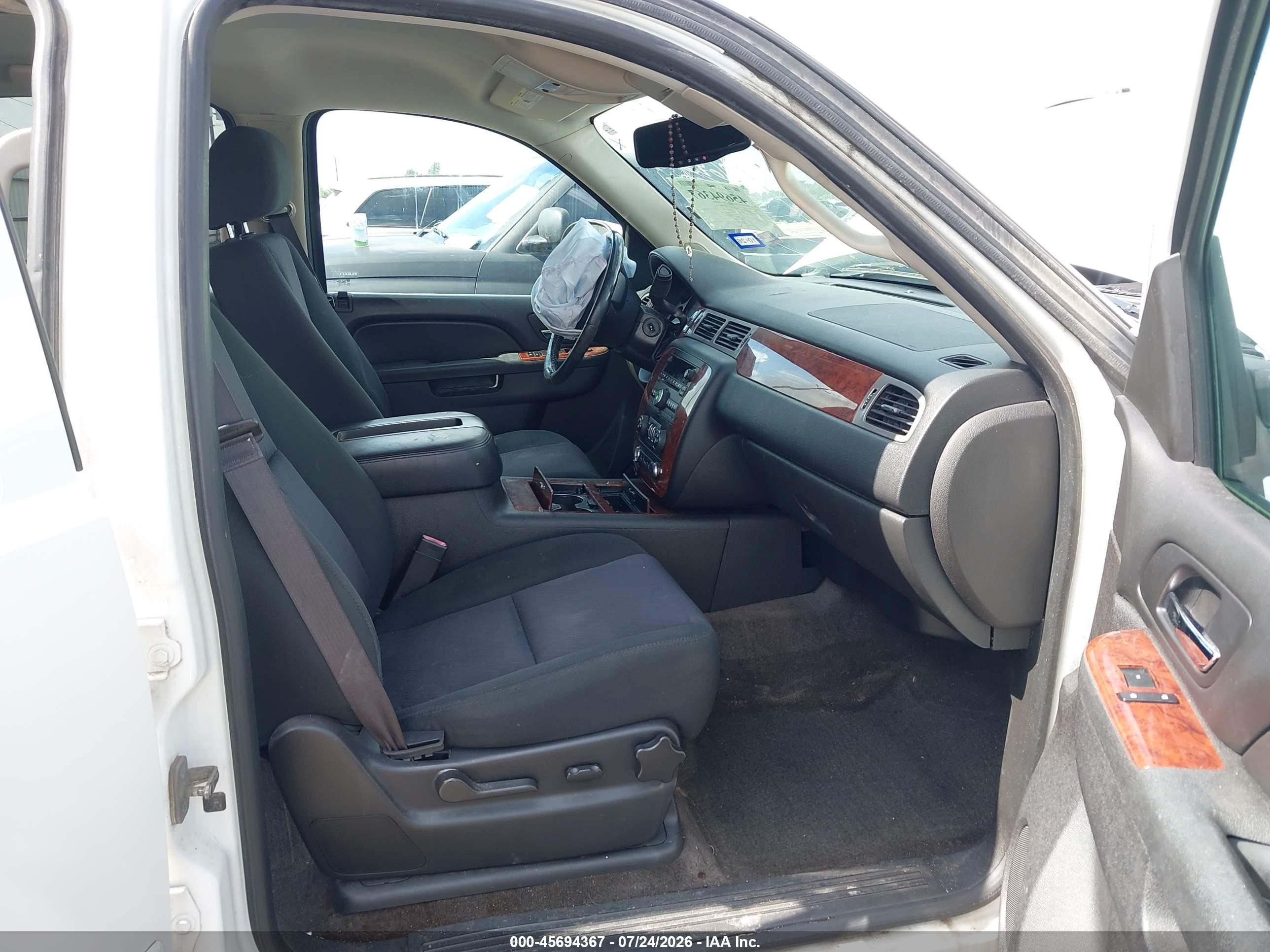 2014 Chevrolet Tahoe Ls White vin: 1GNSCAE04ER107870