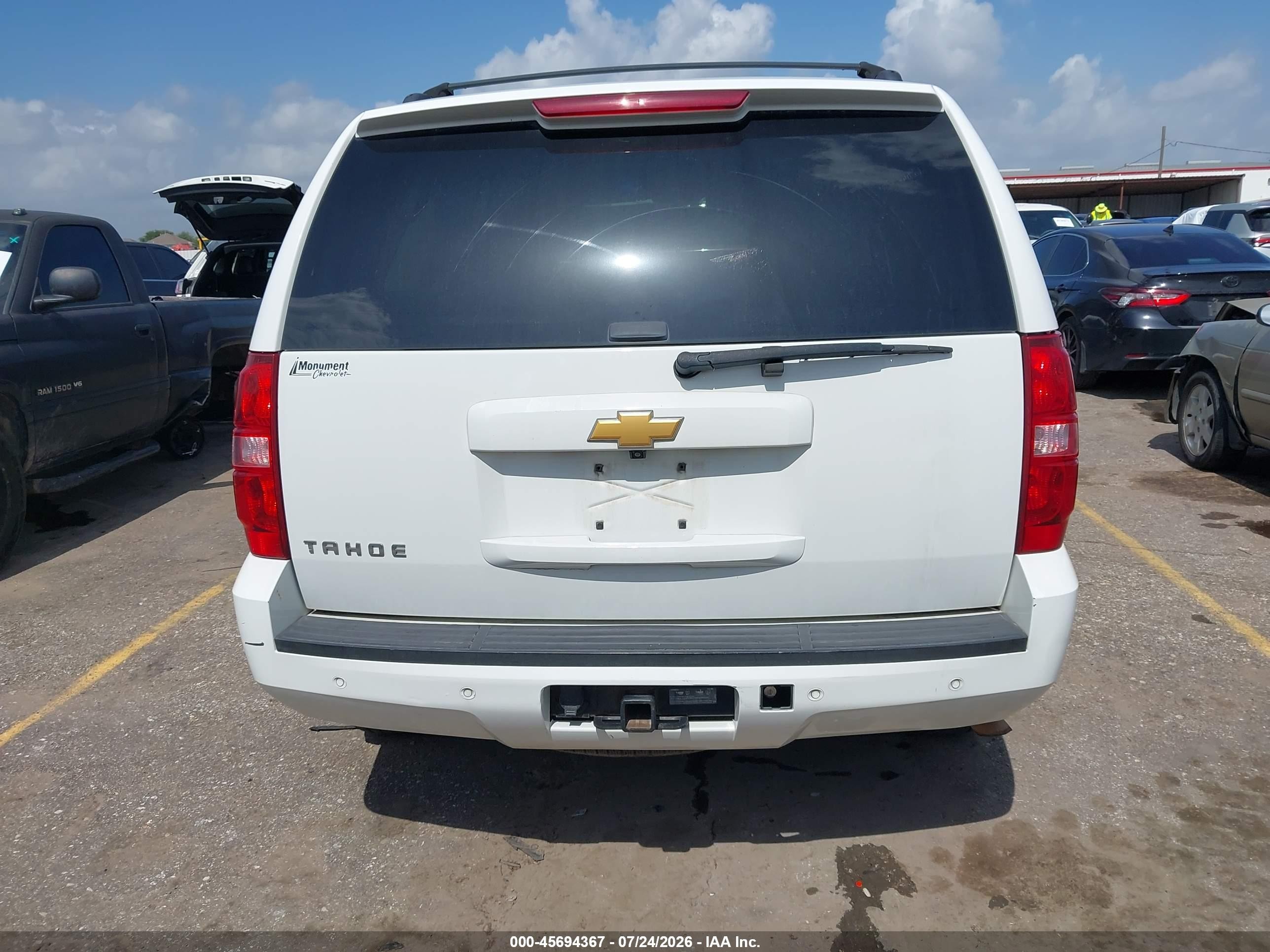 2014 Chevrolet Tahoe Ls White vin: 1GNSCAE04ER107870