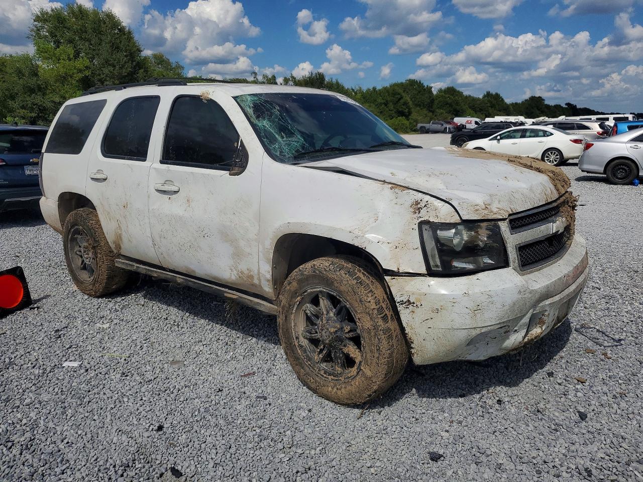 2011 Chevrolet Tahoe C1500 Ls White vin: 1GNSCAE05BR314487