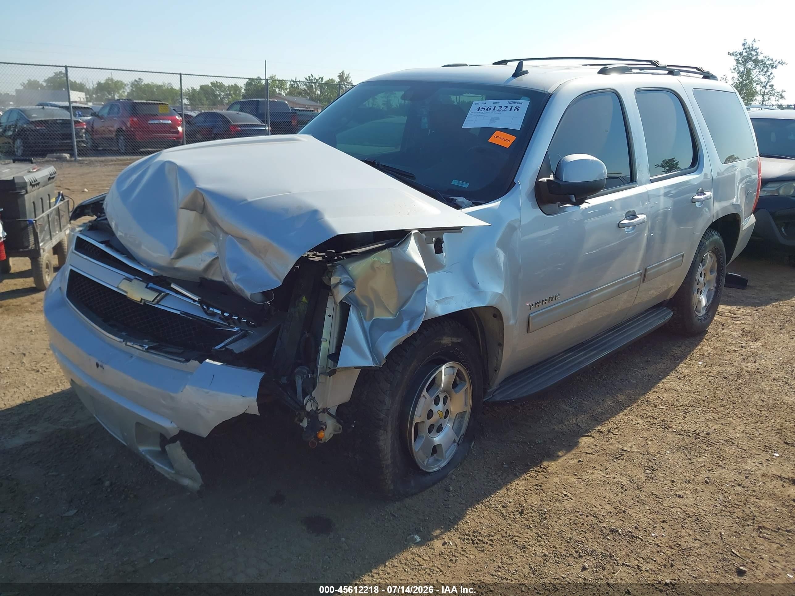 2011 Chevrolet Tahoe Ls Серебряный vin: 1GNSCAE05BR360837