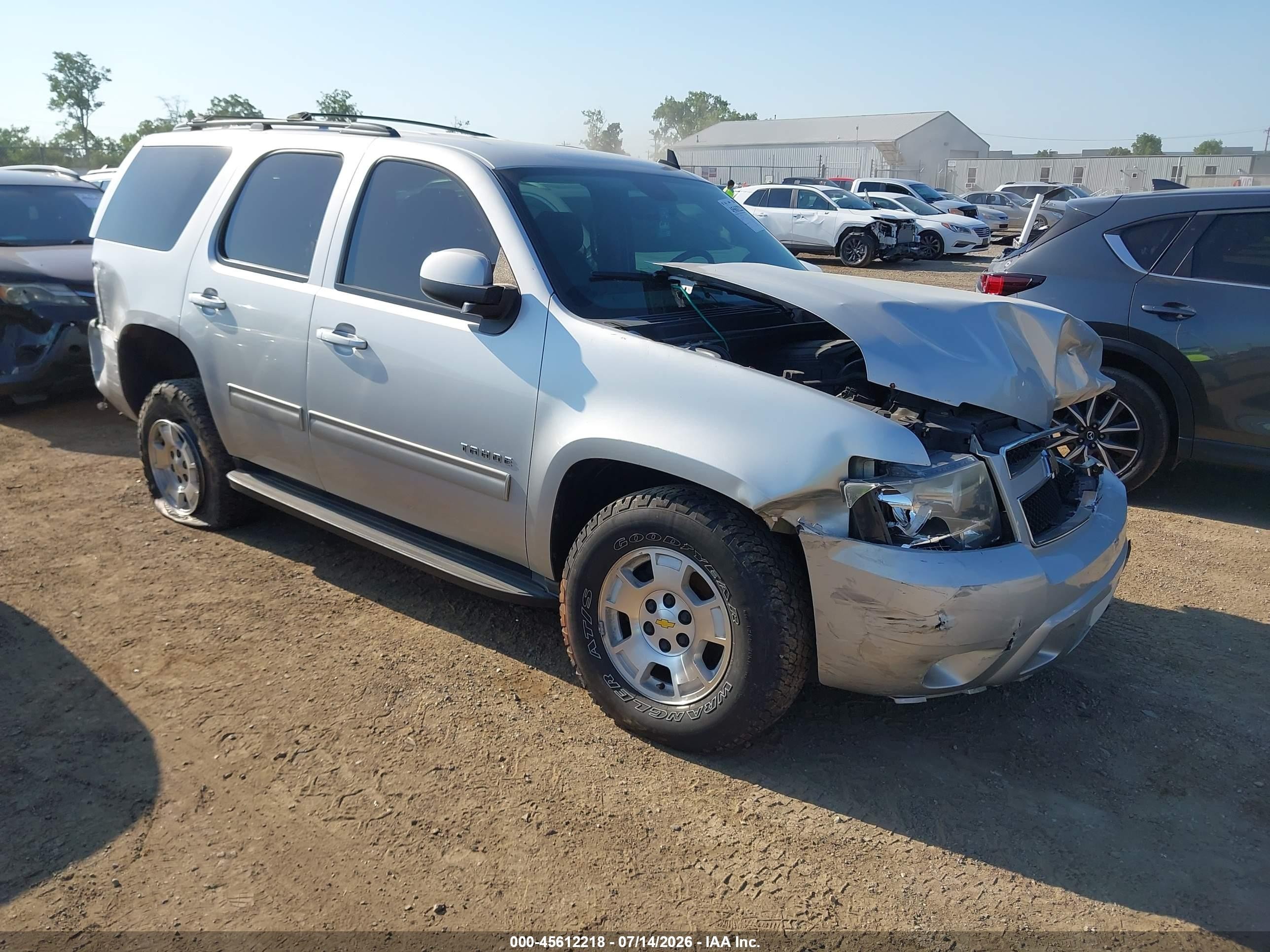 2011 Chevrolet Tahoe Ls Серебряный vin: 1GNSCAE05BR360837