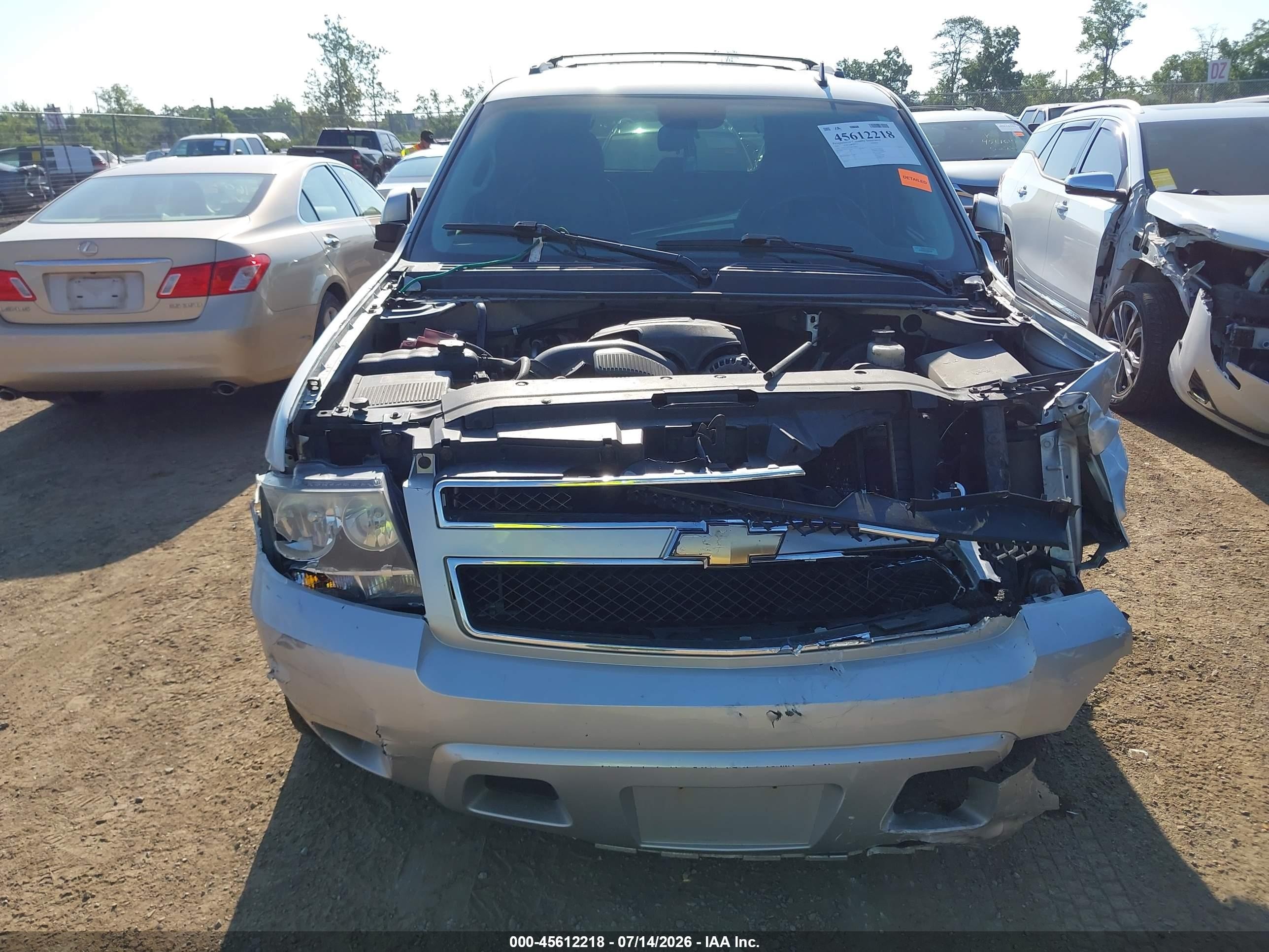 2011 Chevrolet Tahoe Ls Серебряный vin: 1GNSCAE05BR360837