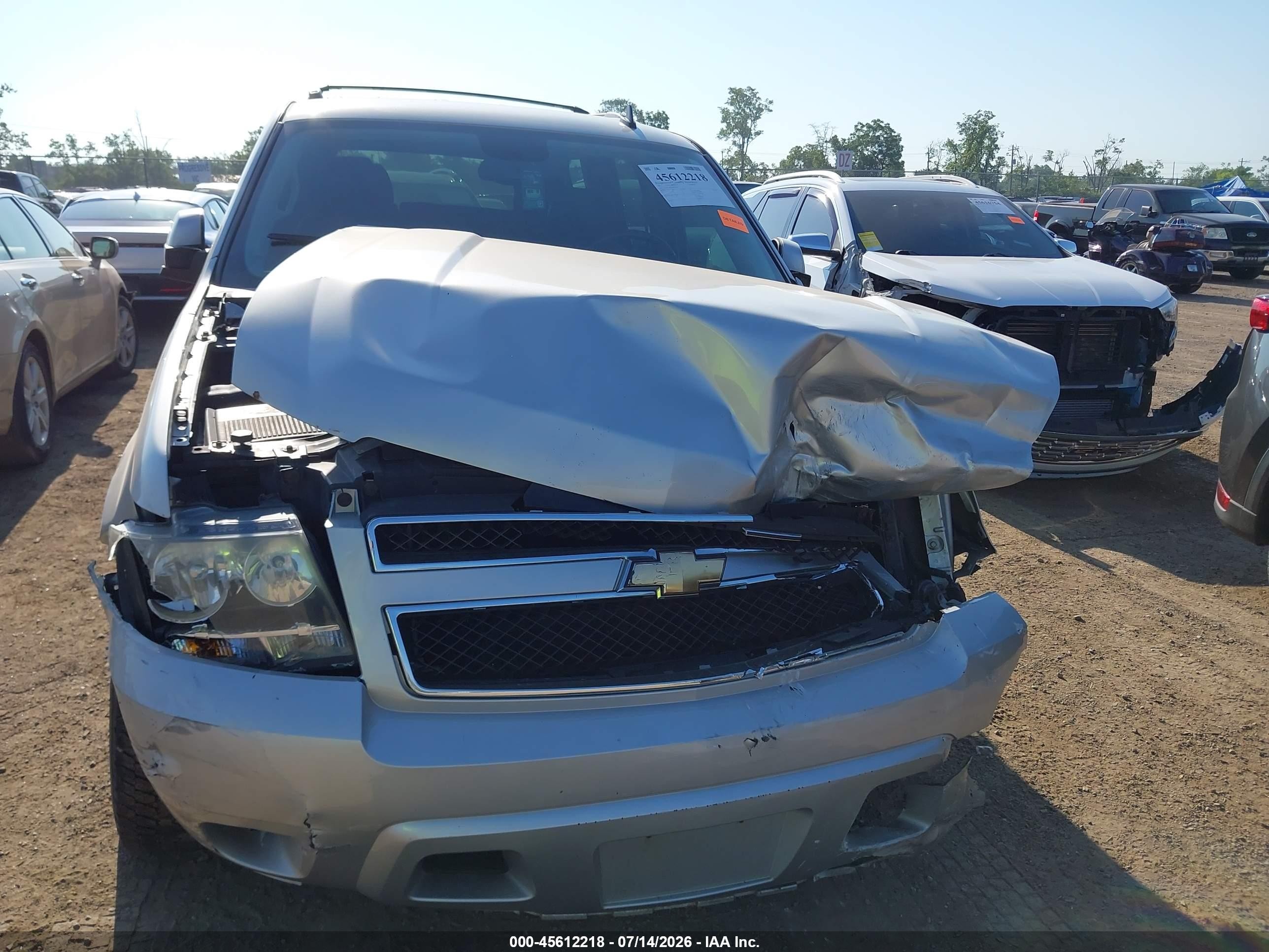 2011 Chevrolet Tahoe Ls Серебряный vin: 1GNSCAE05BR360837