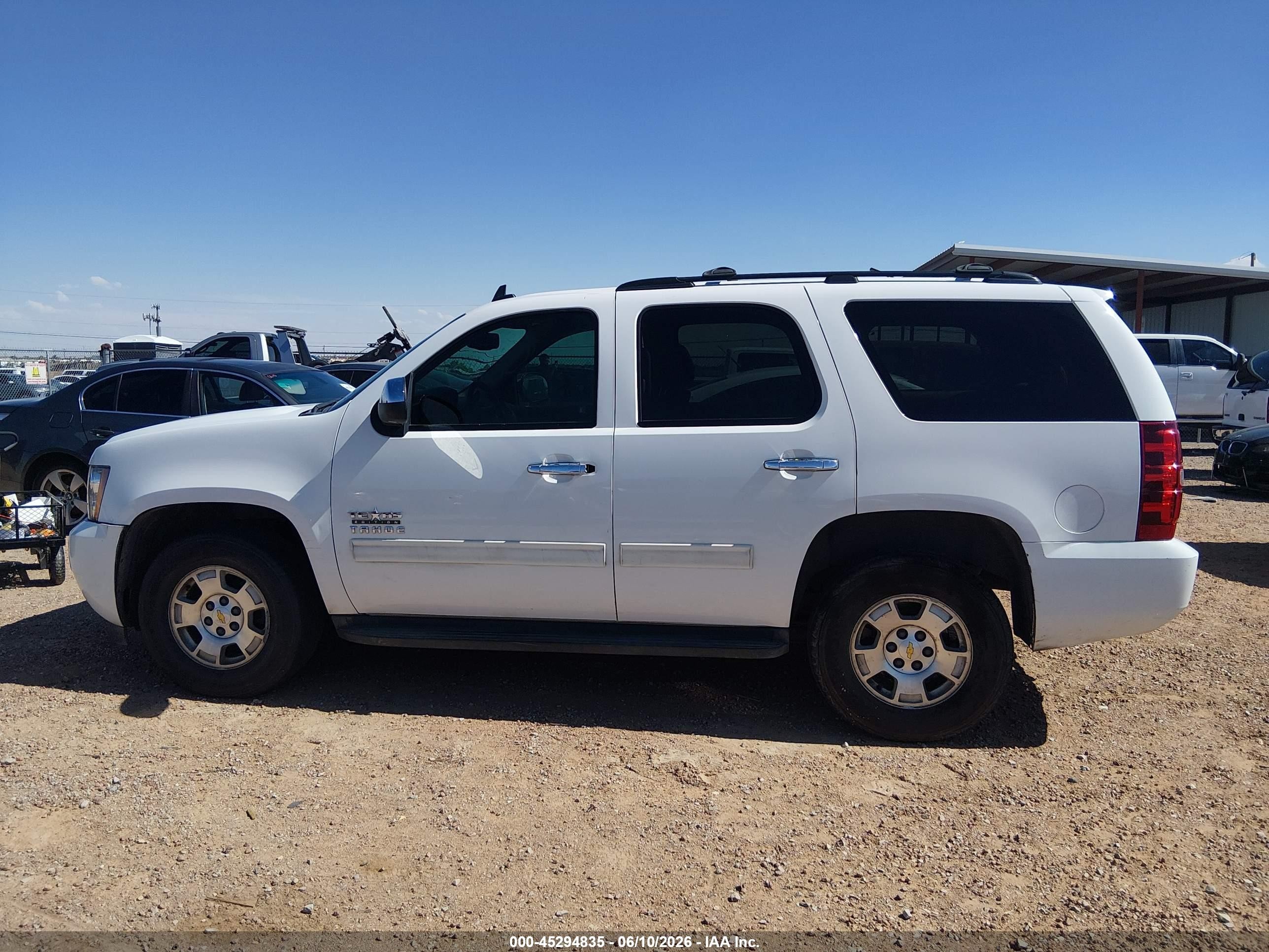 2012 Chevrolet Tahoe Ls White vin: 1GNSCAE05CR258679