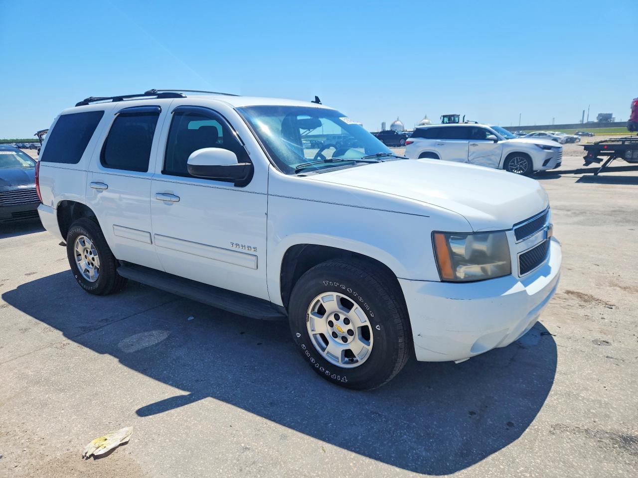 2011 Chevrolet Tahoe C1500 Ls White vin: 1GNSCAE06BR163255