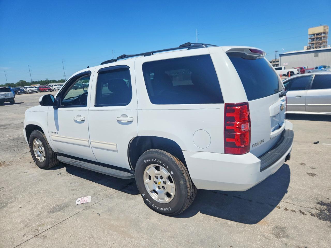 2011 Chevrolet Tahoe C1500 Ls White vin: 1GNSCAE06BR163255