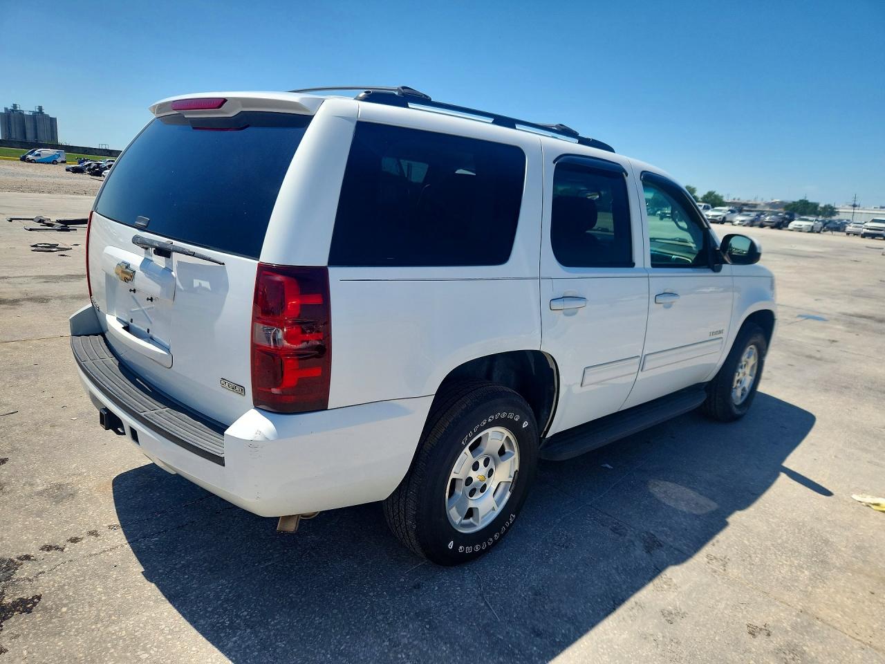 2011 Chevrolet Tahoe C1500 Ls White vin: 1GNSCAE06BR163255