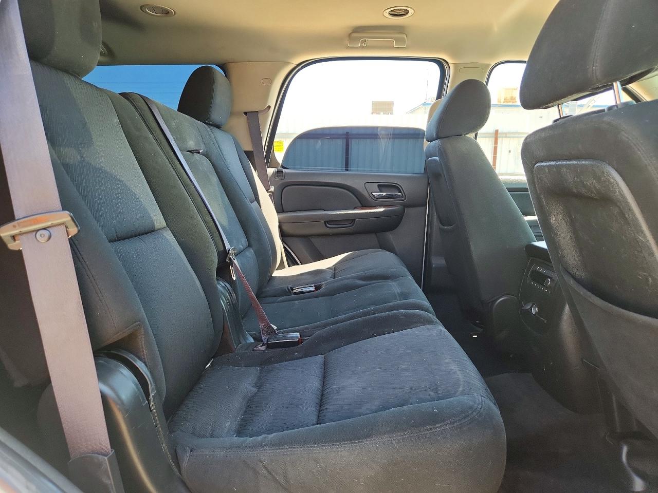 2011 Chevrolet Tahoe C1500 Ls Белый vin: 1GNSCAE06BR291463