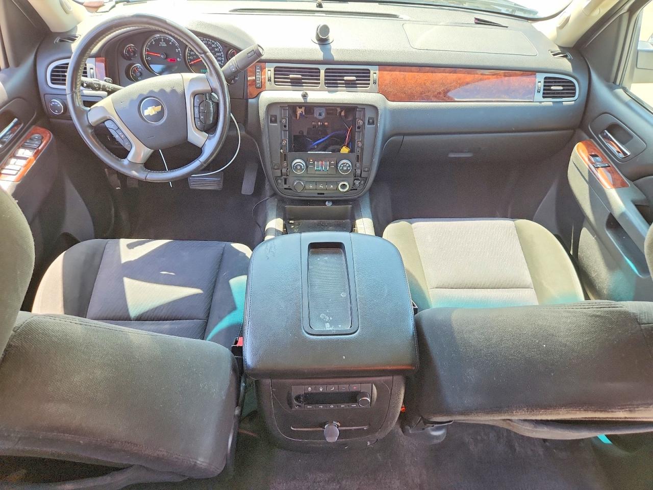 2011 Chevrolet Tahoe C1500 Ls Белый vin: 1GNSCAE06BR291463