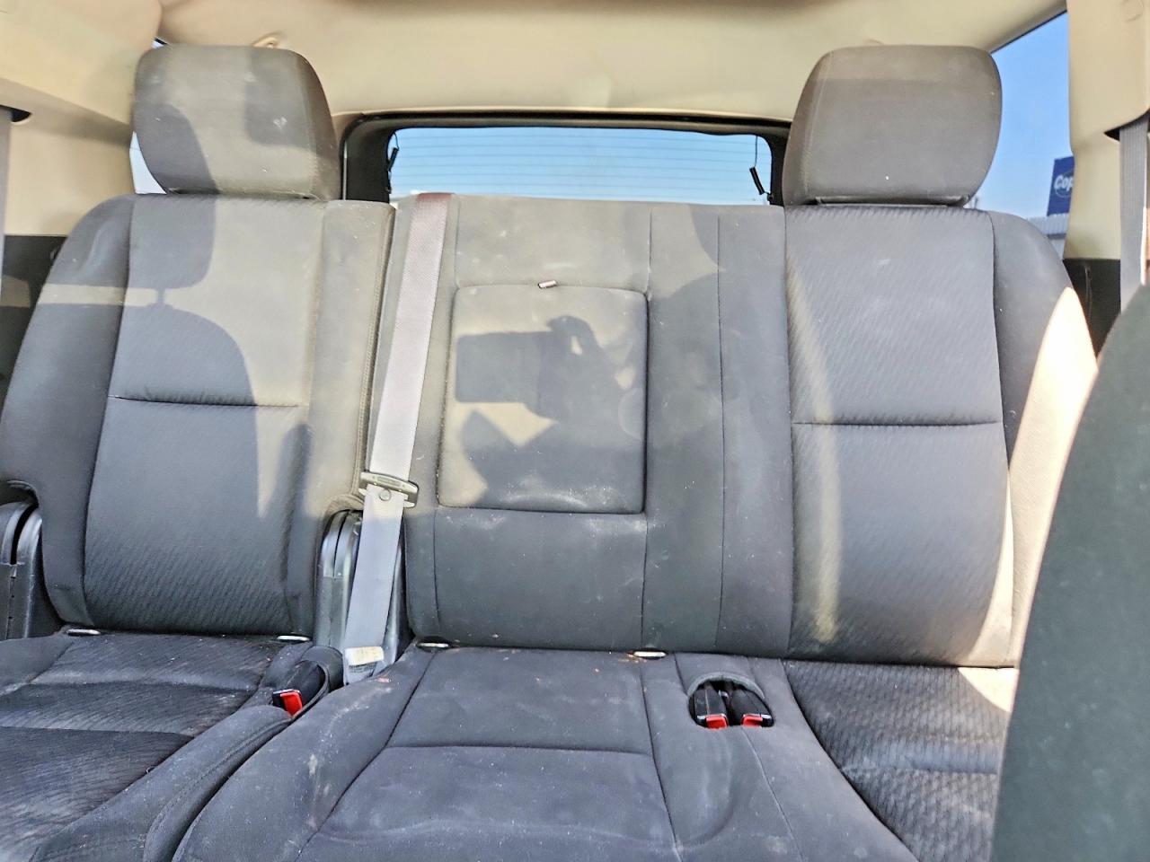 2011 Chevrolet Tahoe C1500 Ls Белый vin: 1GNSCAE06BR291463