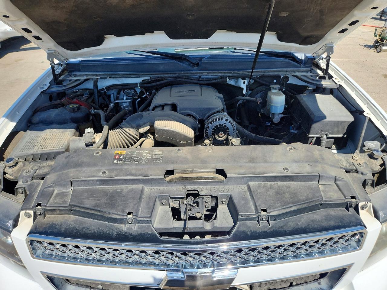2011 Chevrolet Tahoe C1500 Ls Белый vin: 1GNSCAE06BR291463