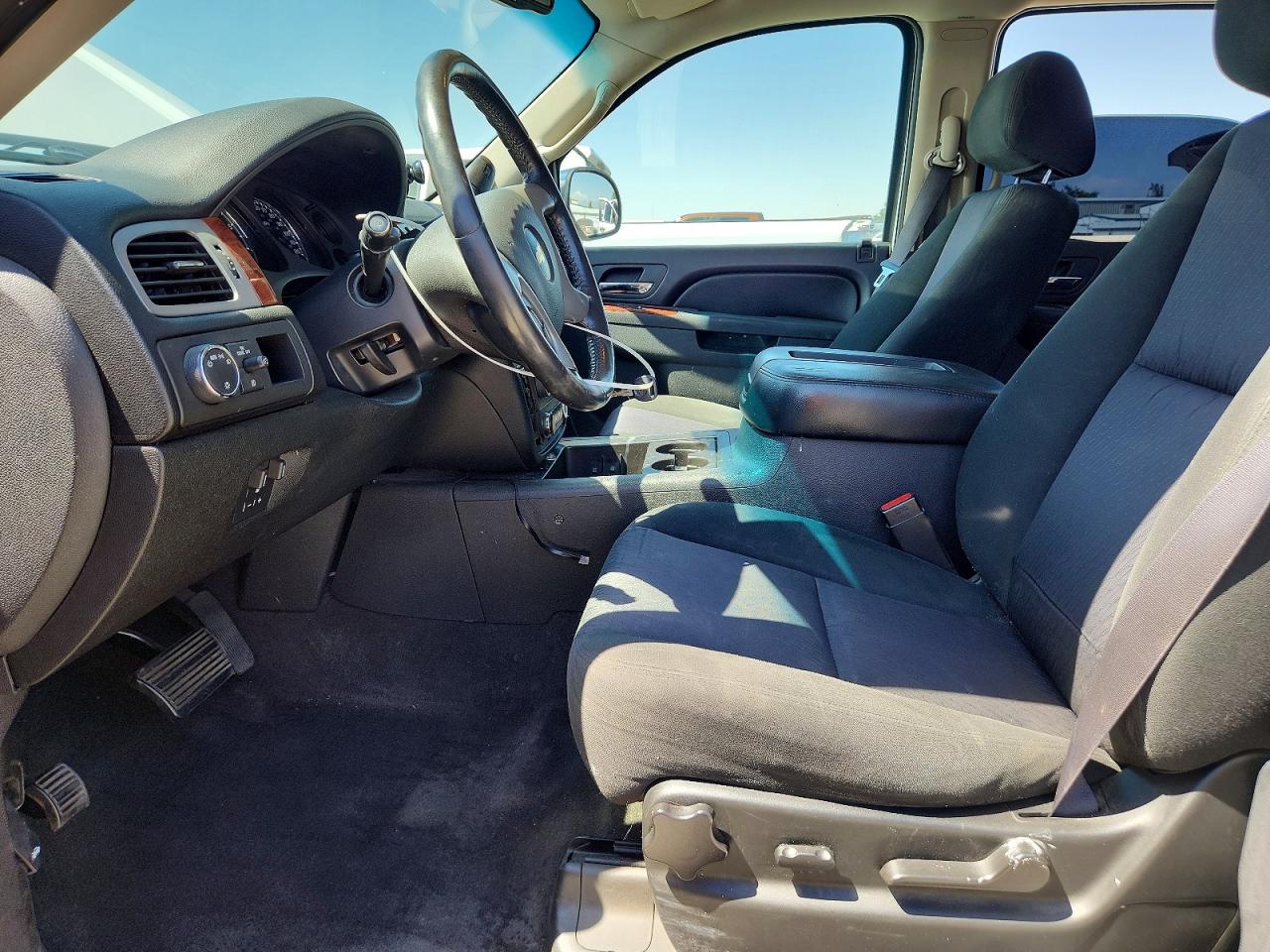 2011 Chevrolet Tahoe C1500 Ls Белый vin: 1GNSCAE06BR291463