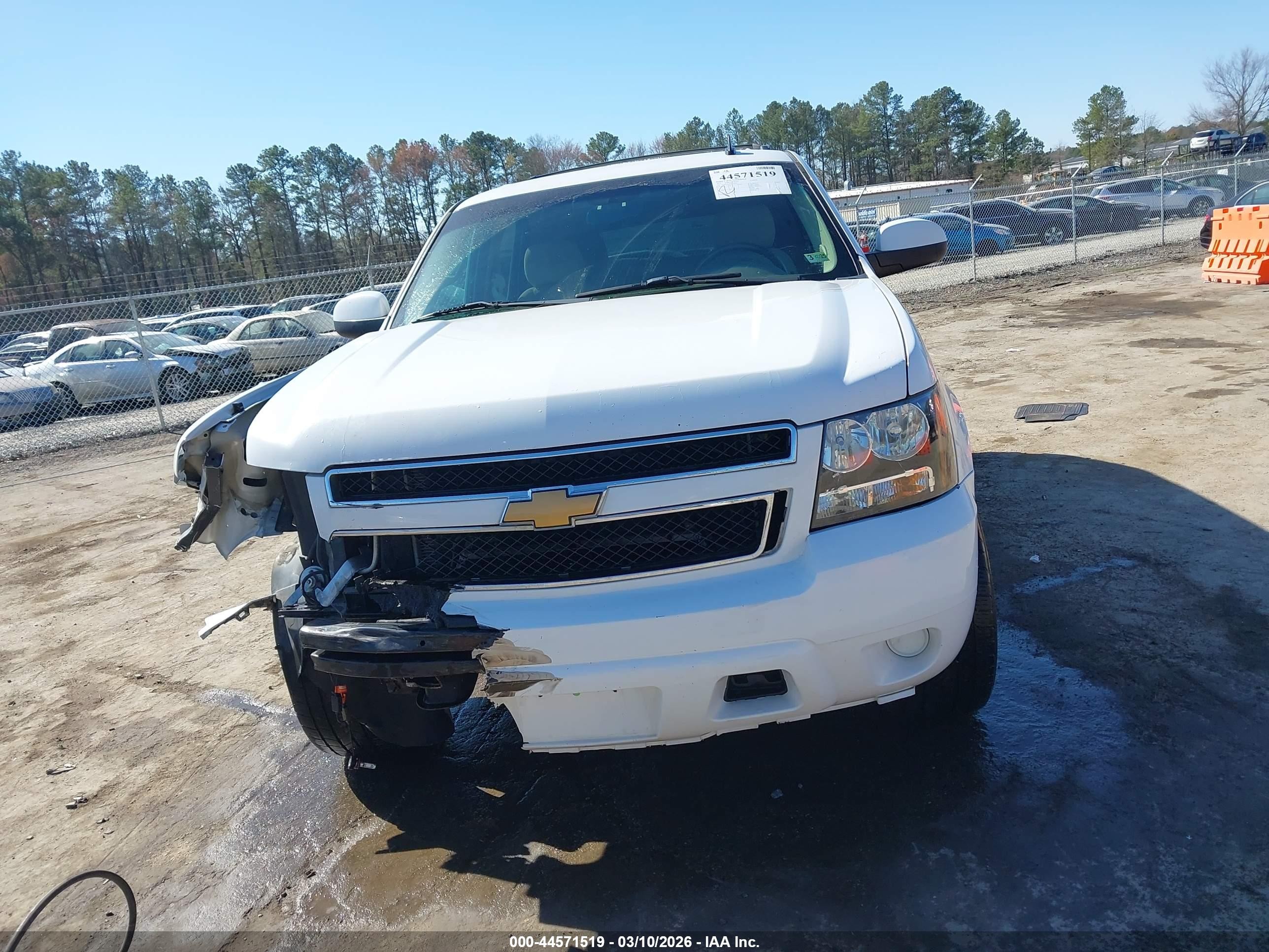 2013 Chevrolet Tahoe Ls Белый vin: 1GNSCAE06DR144322