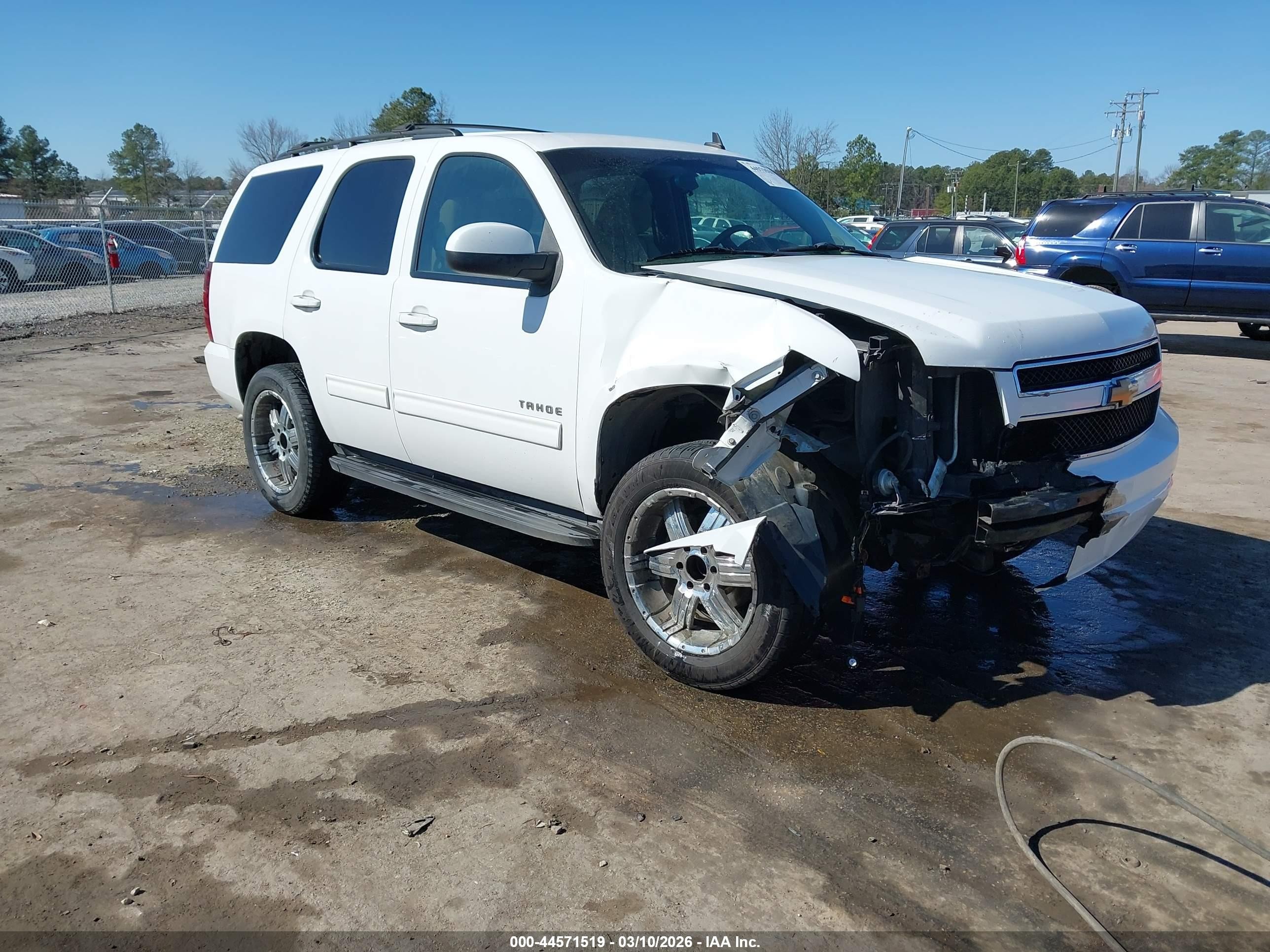 2013 Chevrolet Tahoe Ls Белый vin: 1GNSCAE06DR144322
