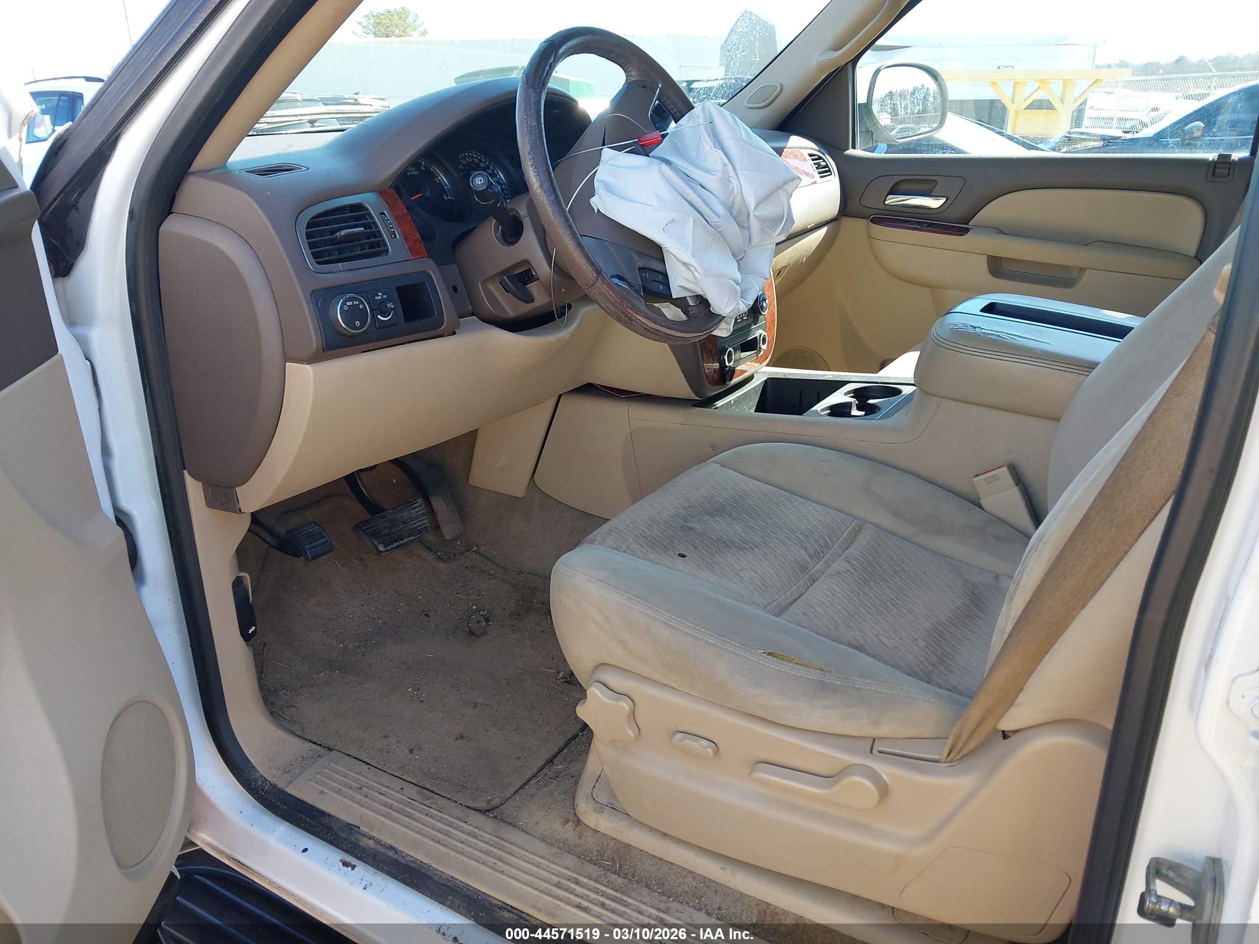 2013 Chevrolet Tahoe Ls Белый vin: 1GNSCAE06DR144322