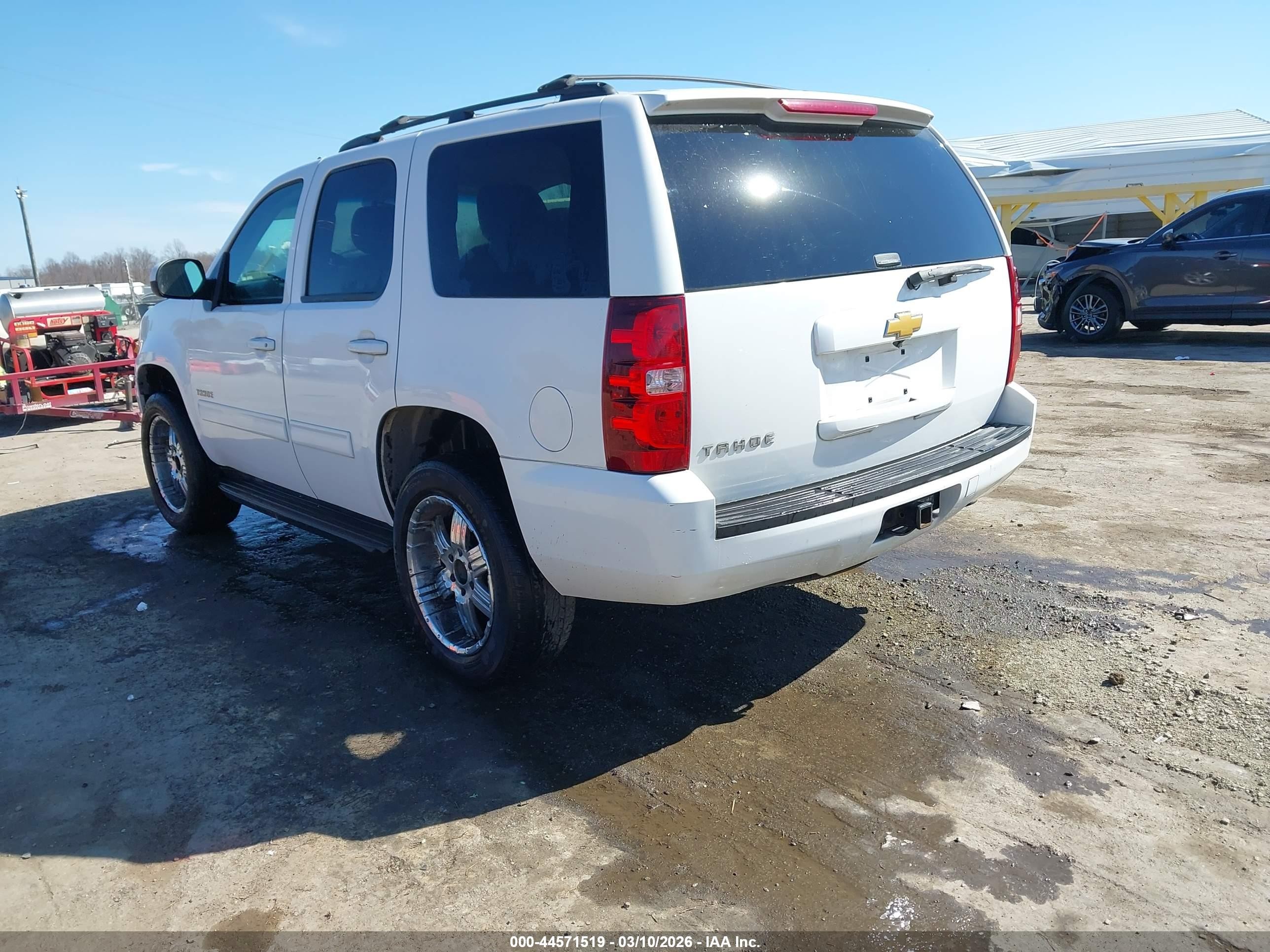 2013 Chevrolet Tahoe Ls Белый vin: 1GNSCAE06DR144322