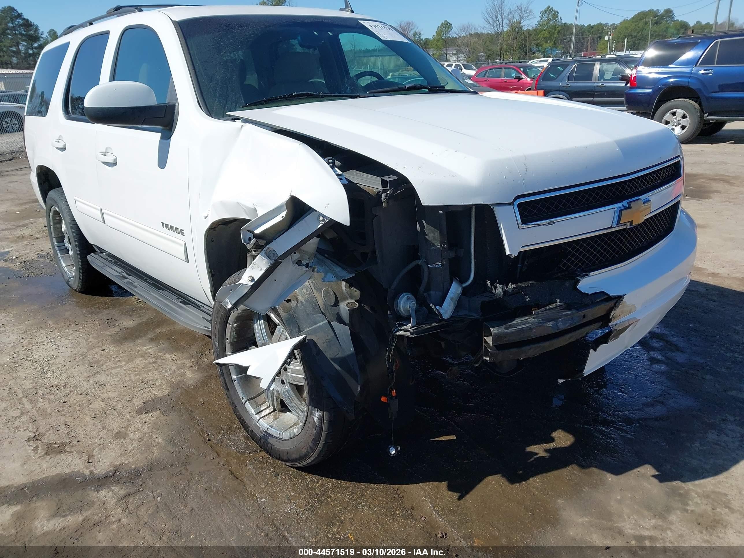 2013 Chevrolet Tahoe Ls Белый vin: 1GNSCAE06DR144322