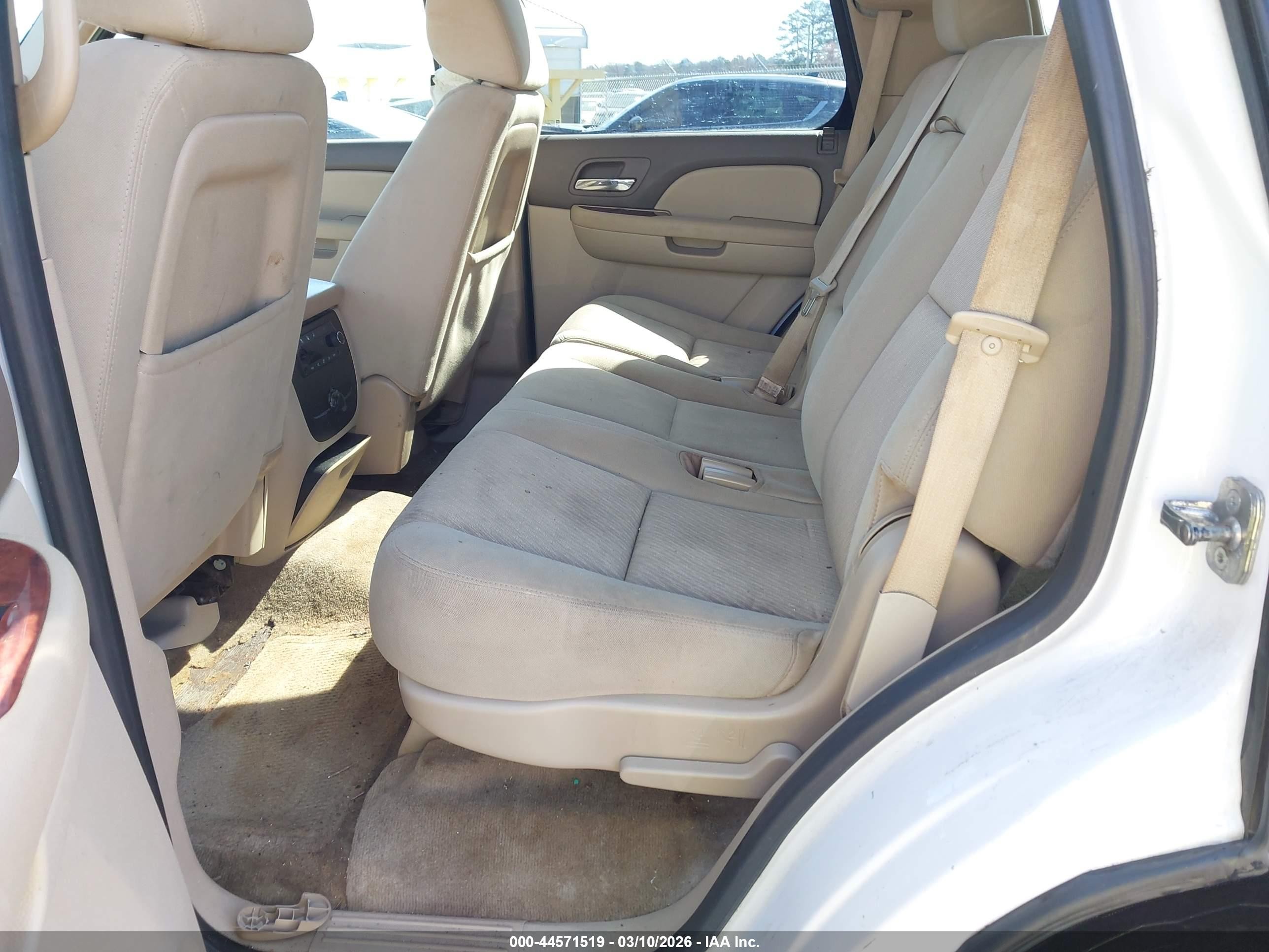 2013 Chevrolet Tahoe Ls Белый vin: 1GNSCAE06DR144322