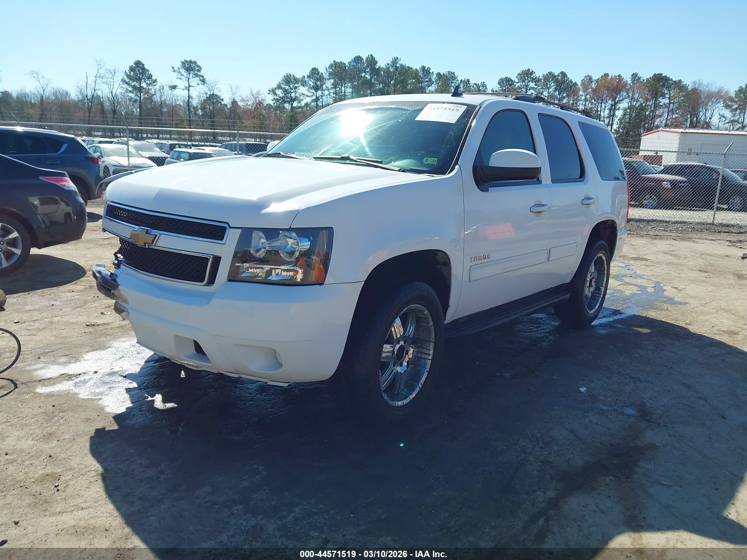 2013 Chevrolet Tahoe Ls Белый vin: 1GNSCAE06DR144322