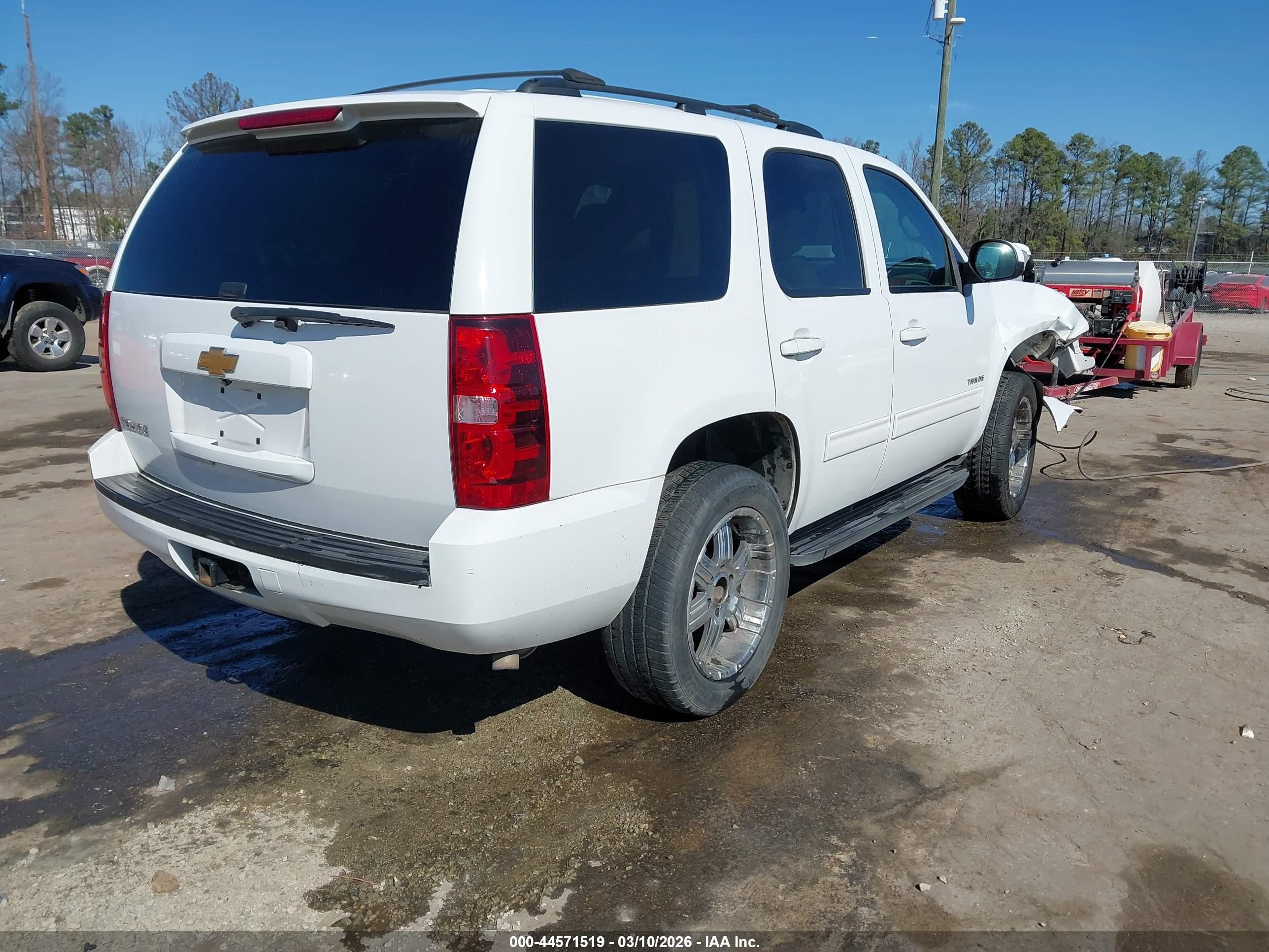 2013 Chevrolet Tahoe Ls Белый vin: 1GNSCAE06DR144322