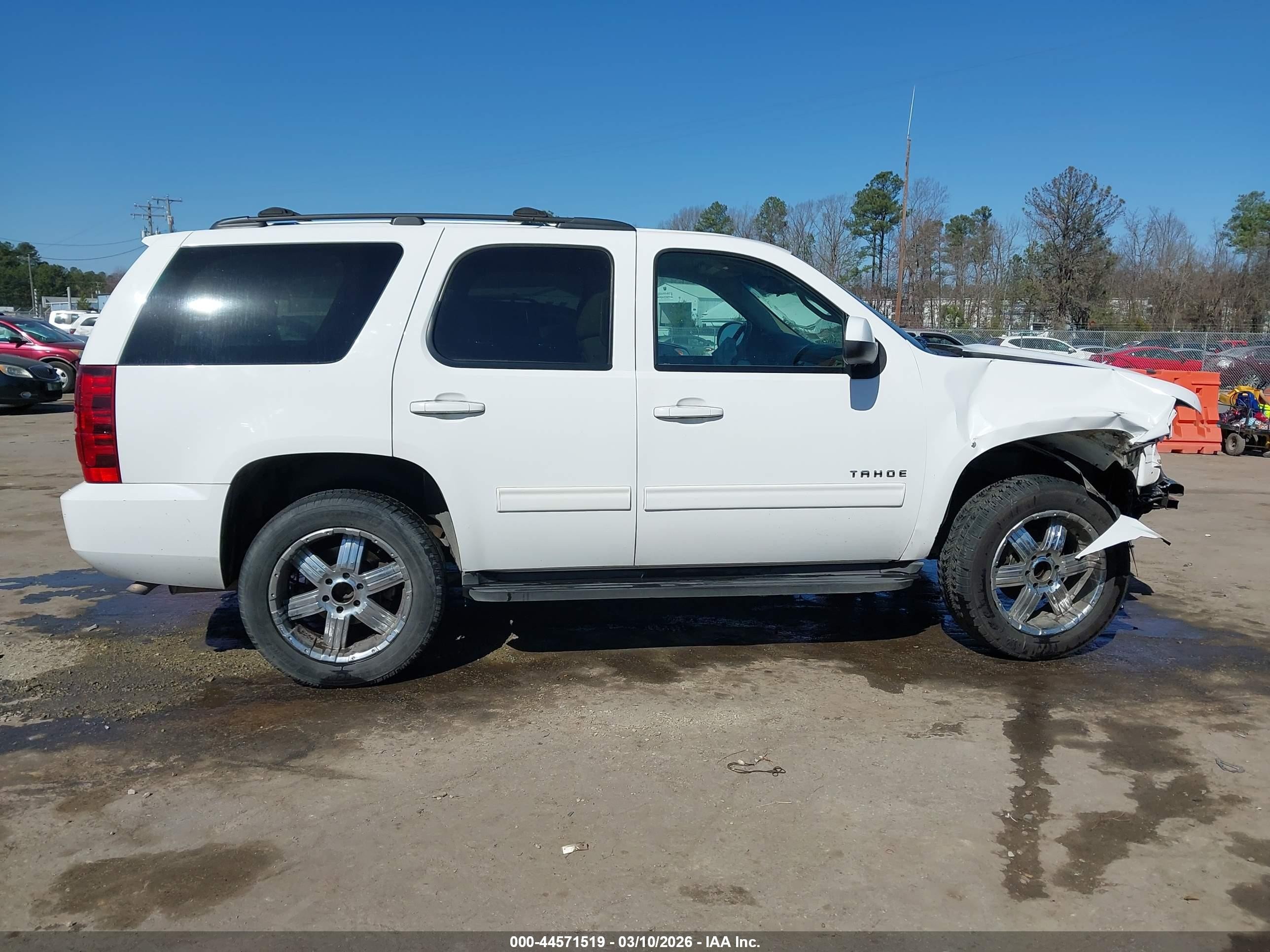2013 Chevrolet Tahoe Ls Белый vin: 1GNSCAE06DR144322