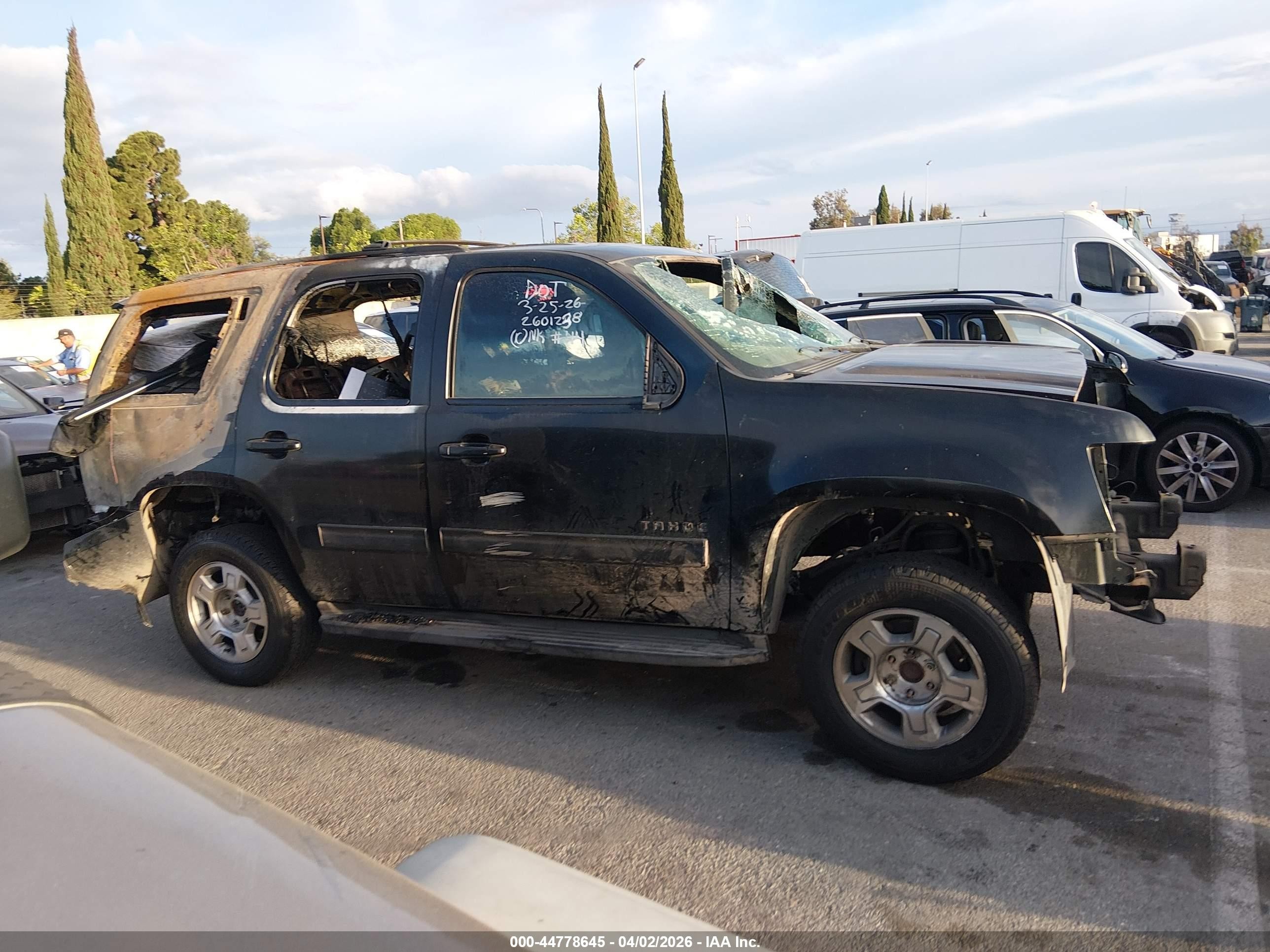 2011 Chevrolet Tahoe Ls Черный vin: 1GNSCAE07BR253336
