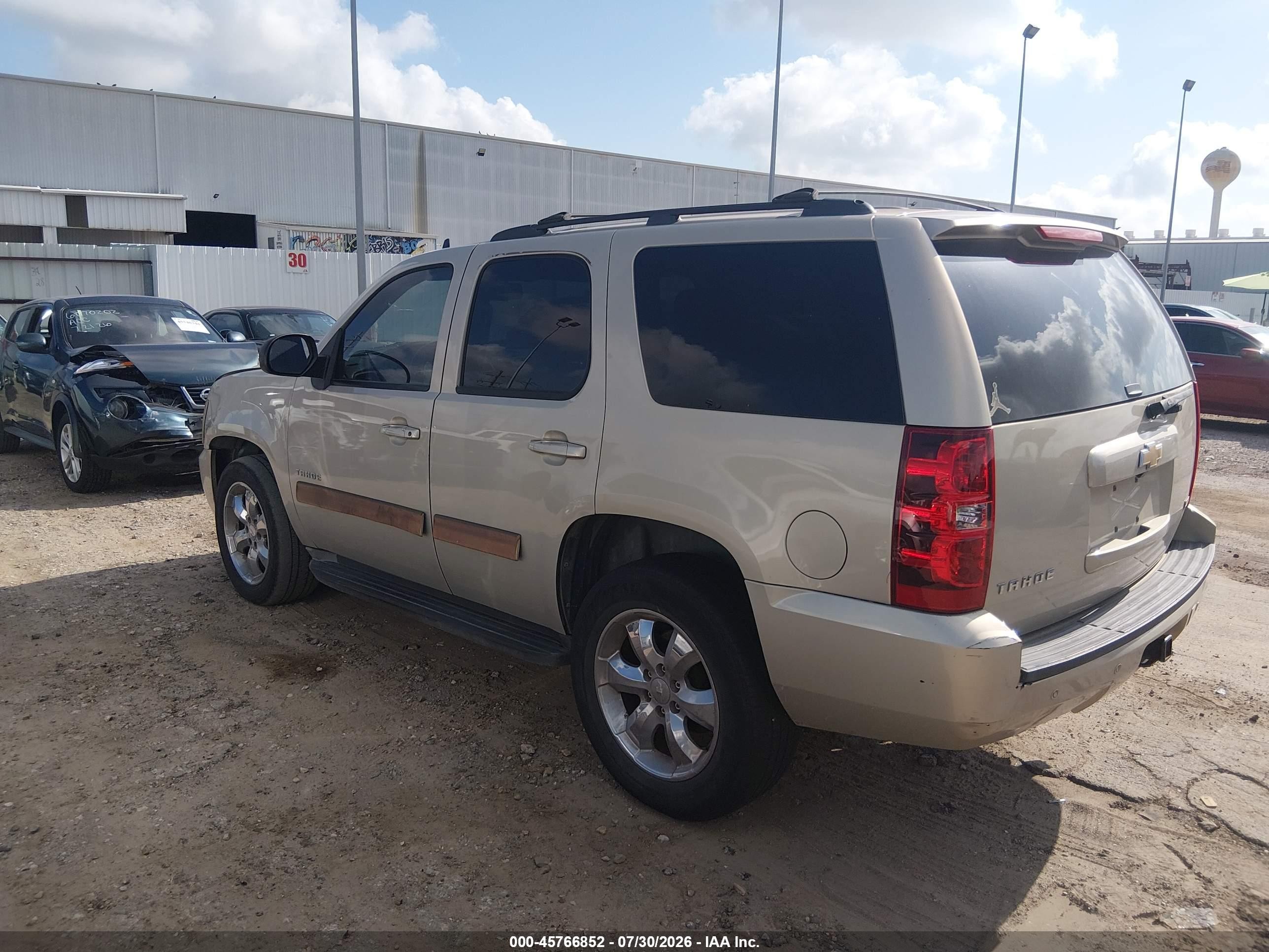 2011 Chevrolet Tahoe Ls Tan vin: 1GNSCAE07BR372391