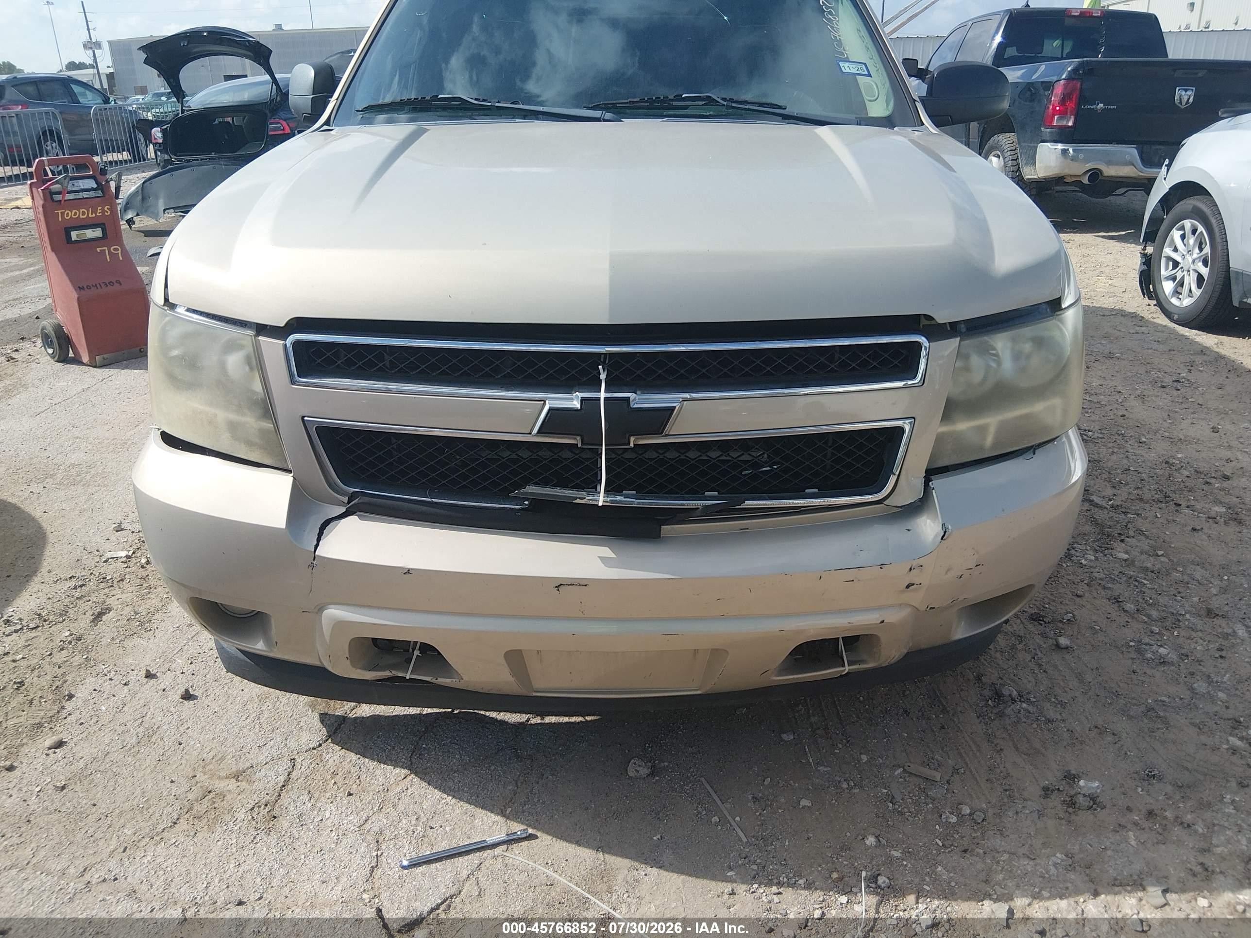 2011 Chevrolet Tahoe Ls Tan vin: 1GNSCAE07BR372391