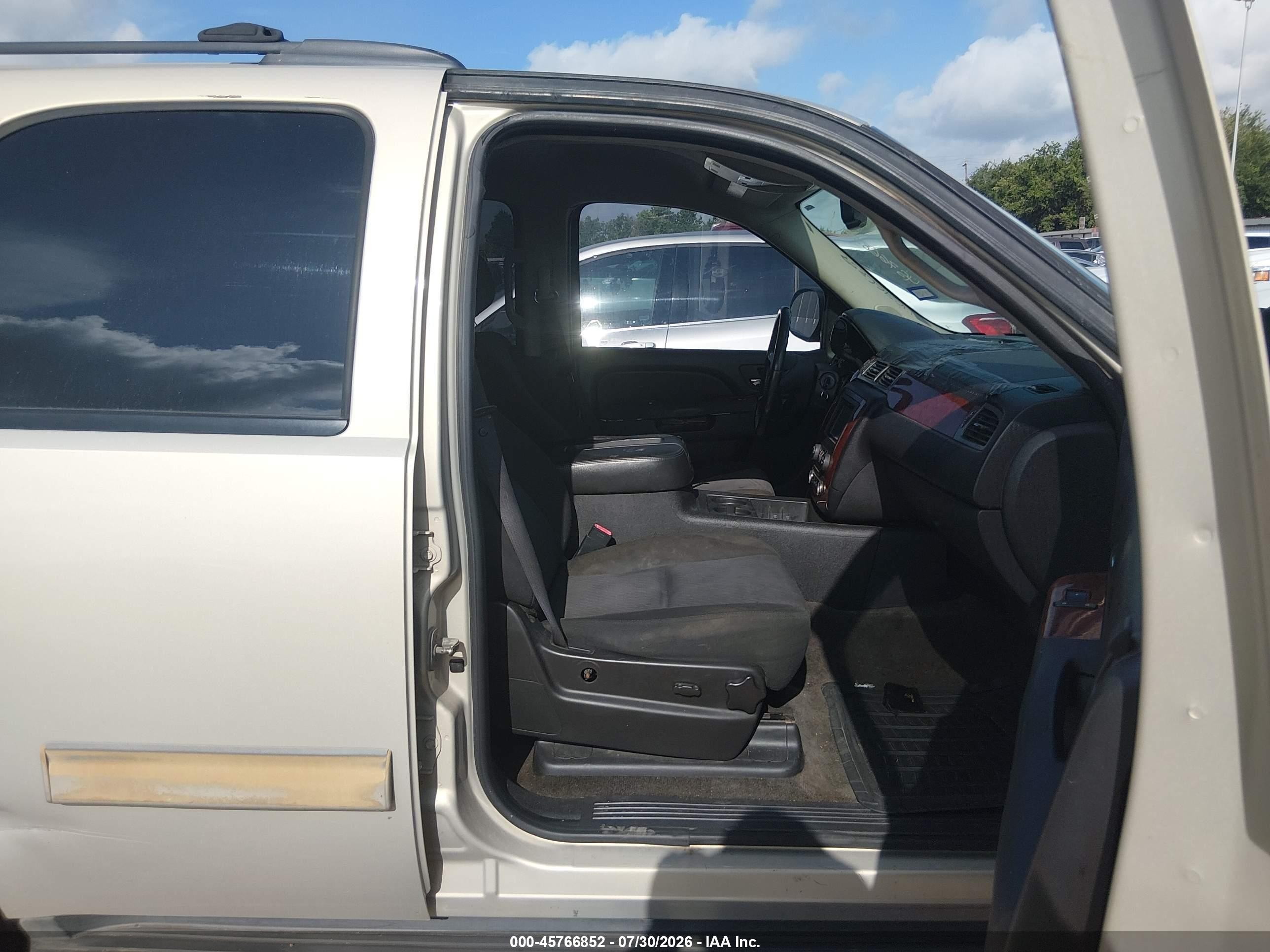 2011 Chevrolet Tahoe Ls Tan vin: 1GNSCAE07BR372391