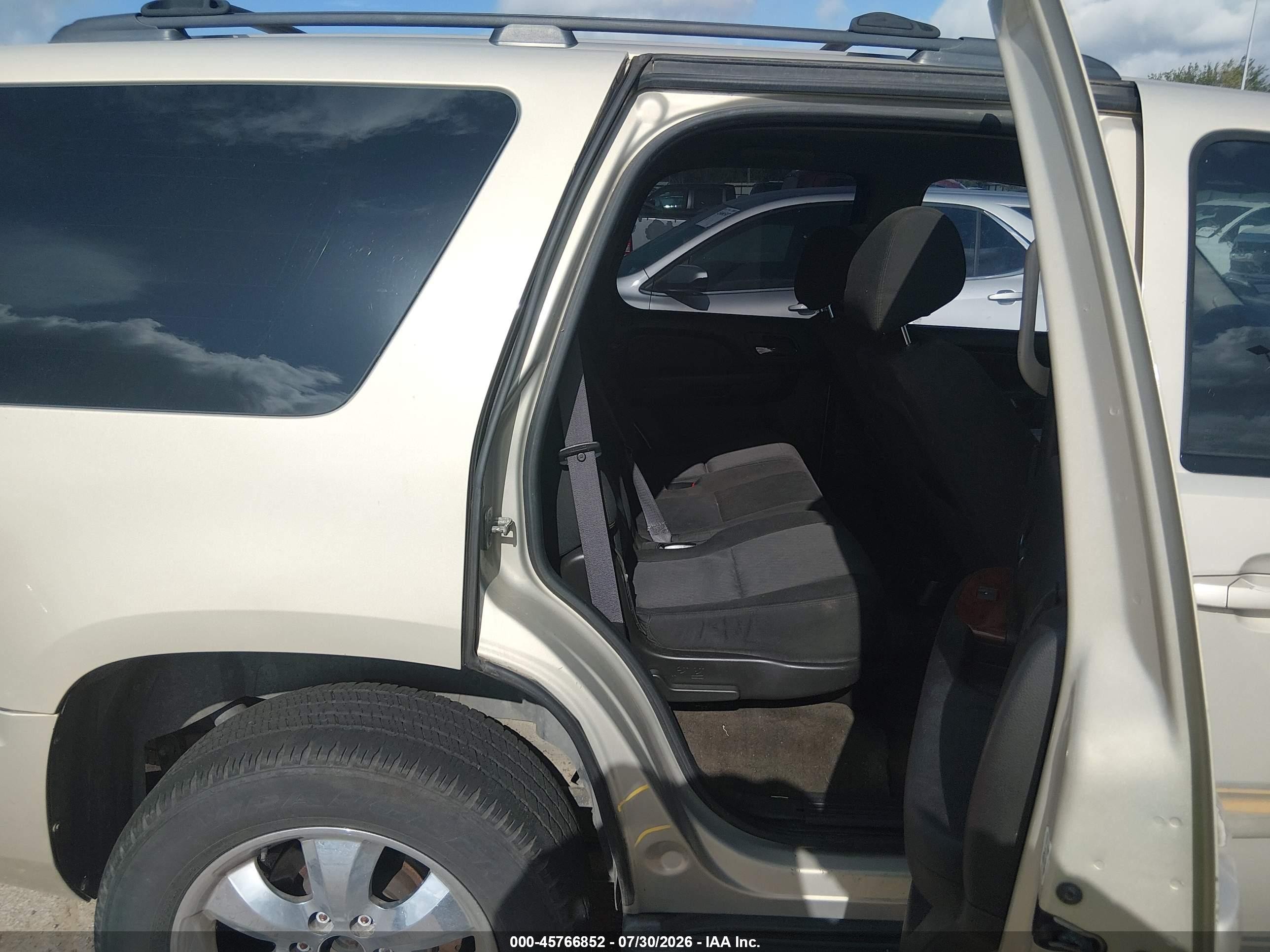 2011 Chevrolet Tahoe Ls Tan vin: 1GNSCAE07BR372391