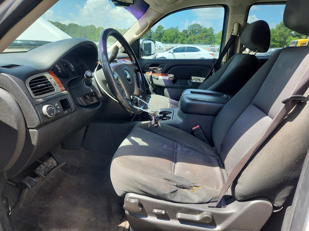 2012 Chevrolet Tahoe C1500 Ls White vin: 1GNSCAE07CR206292