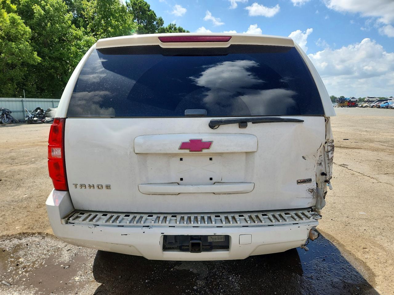 2012 Chevrolet Tahoe C1500 Ls White vin: 1GNSCAE07CR206292