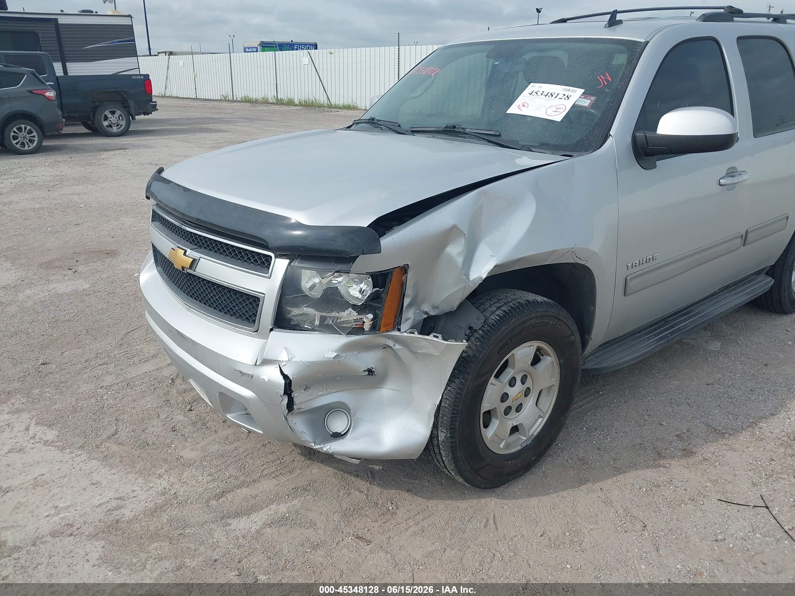 2013 Chevrolet Tahoe Ls Серебряный vin: 1GNSCAE07DR141686