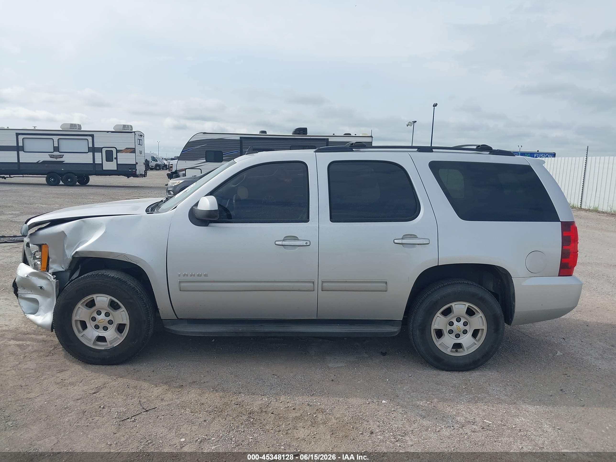 2013 Chevrolet Tahoe Ls Серебряный vin: 1GNSCAE07DR141686
