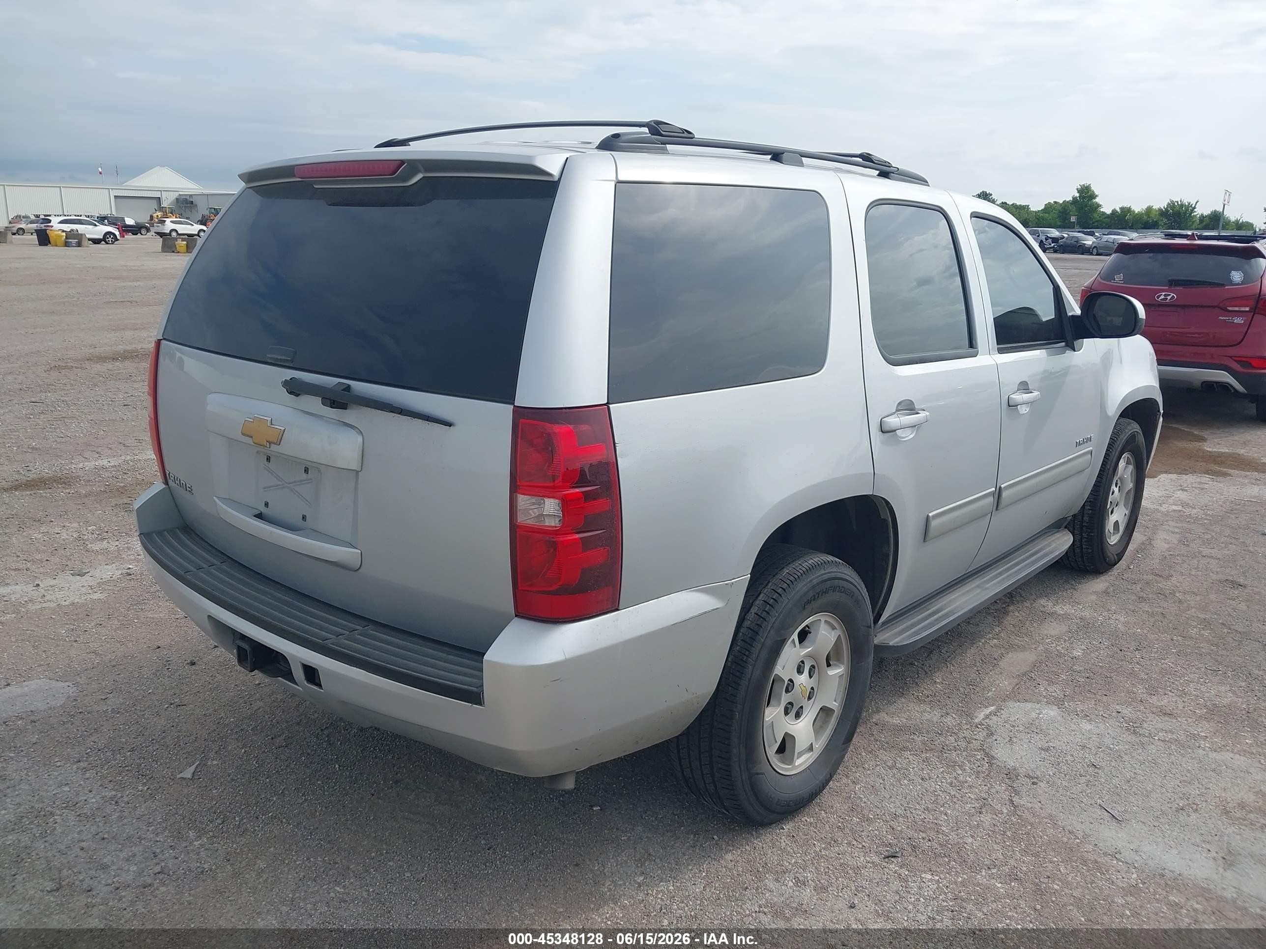 2013 Chevrolet Tahoe Ls Серебряный vin: 1GNSCAE07DR141686