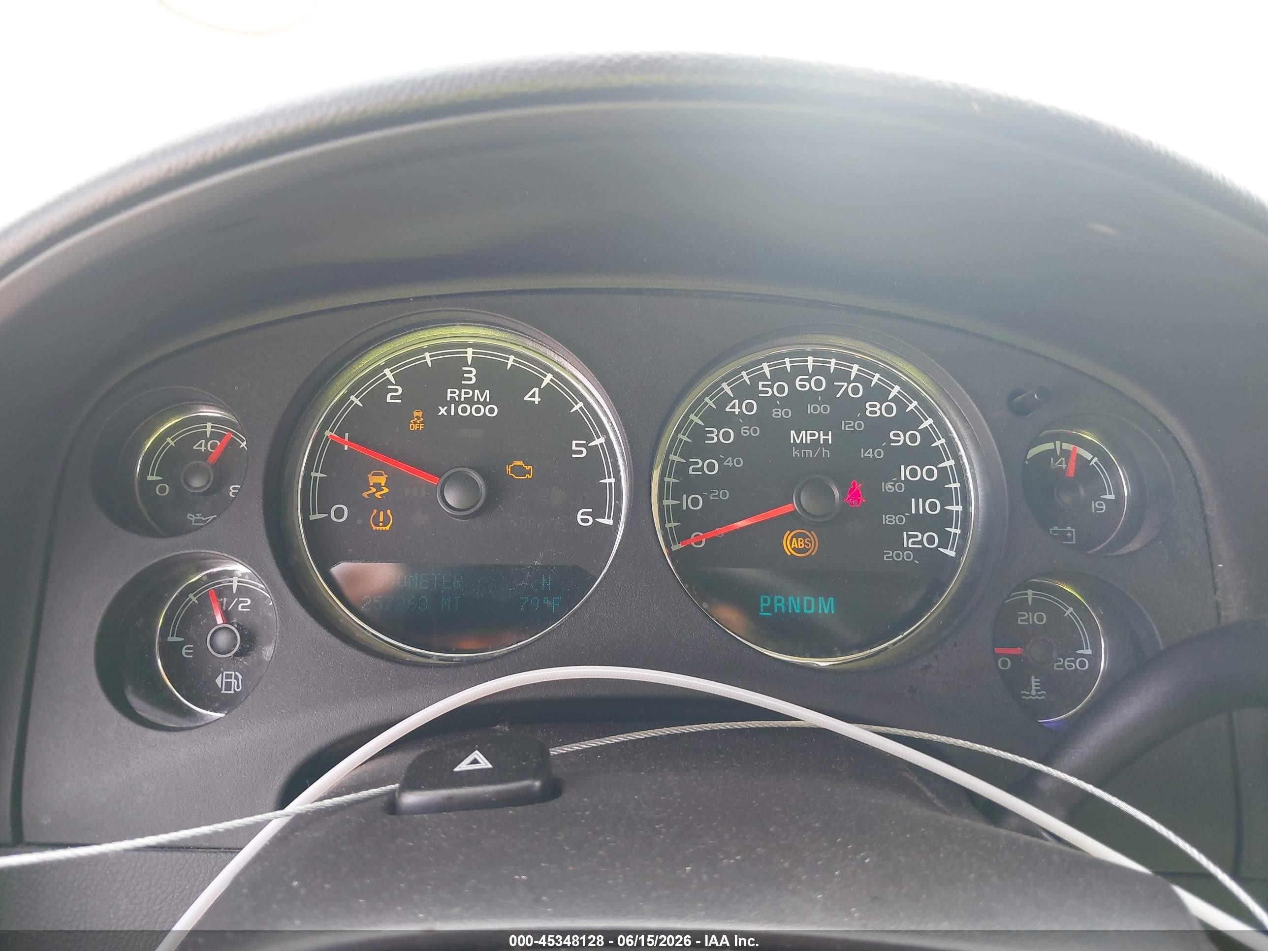 2013 Chevrolet Tahoe Ls Серебряный vin: 1GNSCAE07DR141686