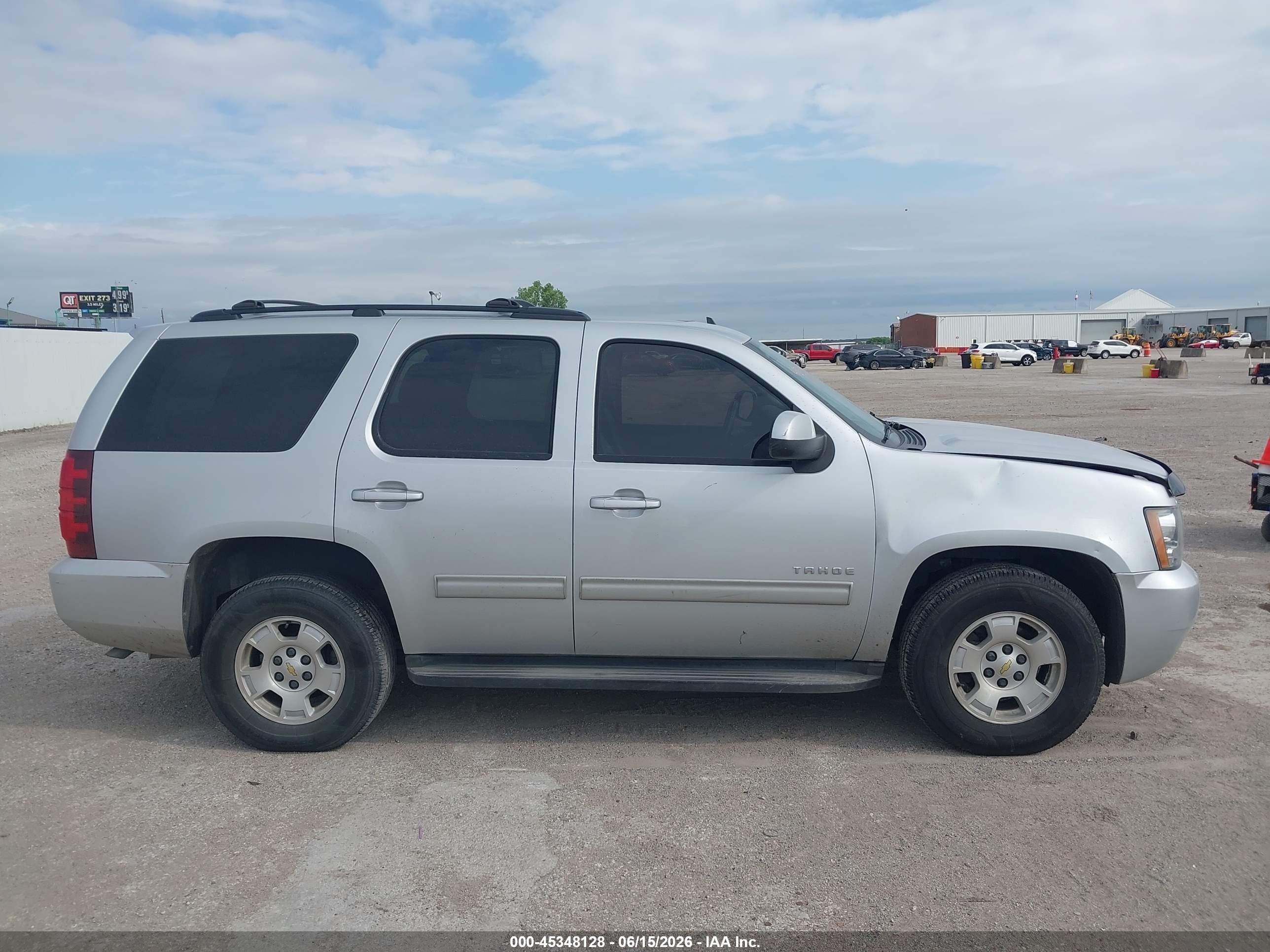 2013 Chevrolet Tahoe Ls Серебряный vin: 1GNSCAE07DR141686