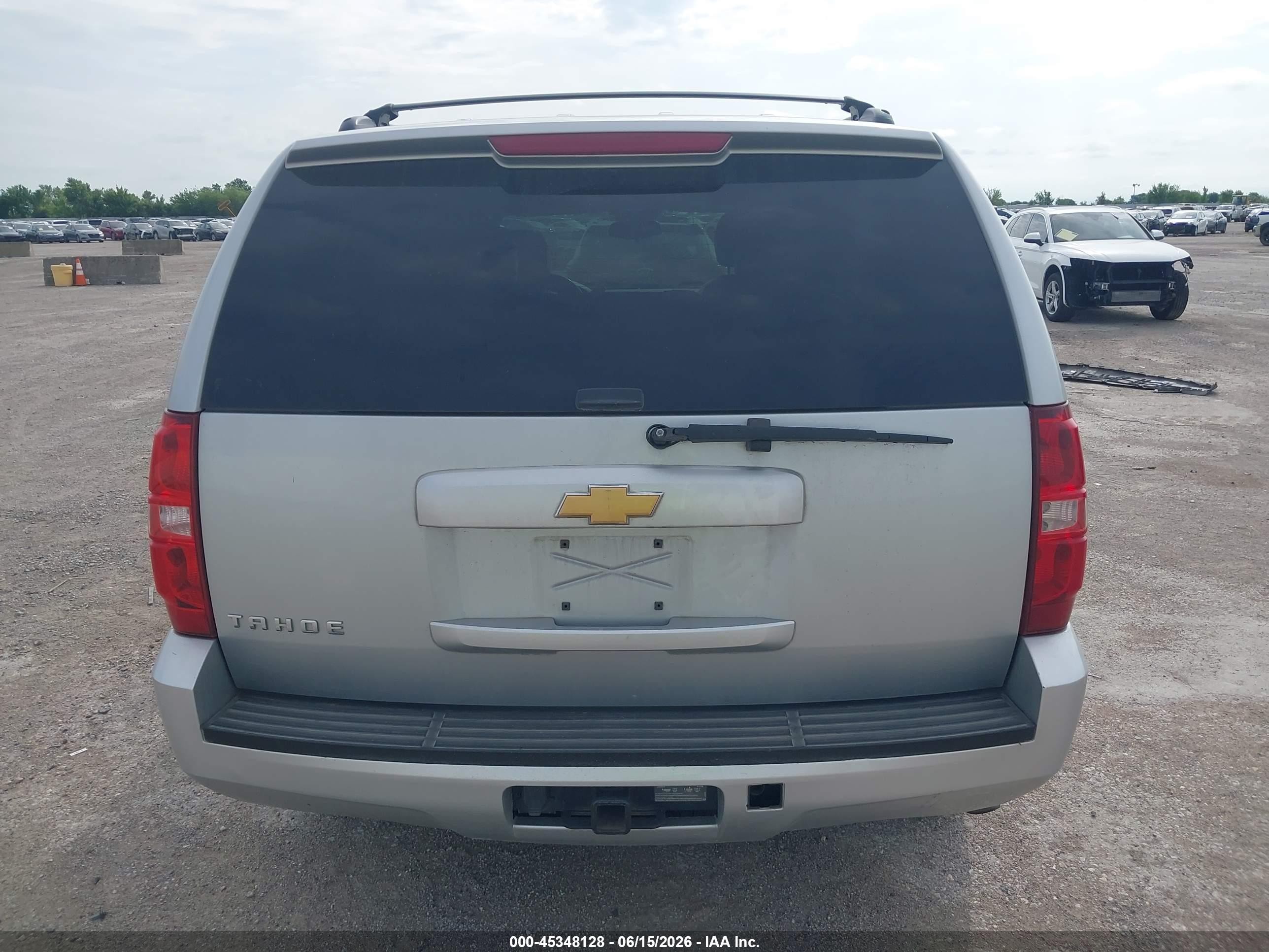 2013 Chevrolet Tahoe Ls Серебряный vin: 1GNSCAE07DR141686