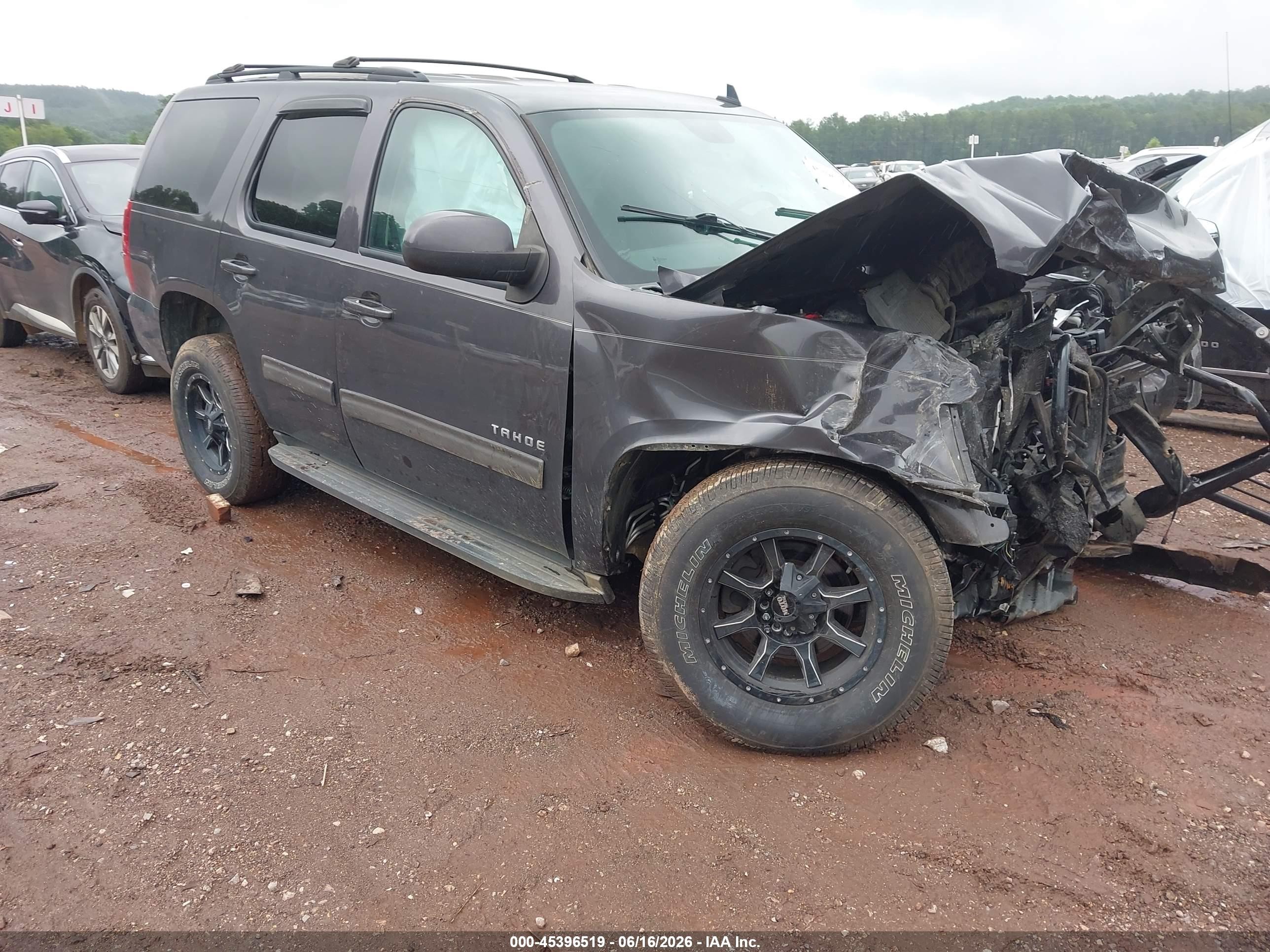 2011 Chevrolet Tahoe Ls Серый vin: 1GNSCAE08BR261204