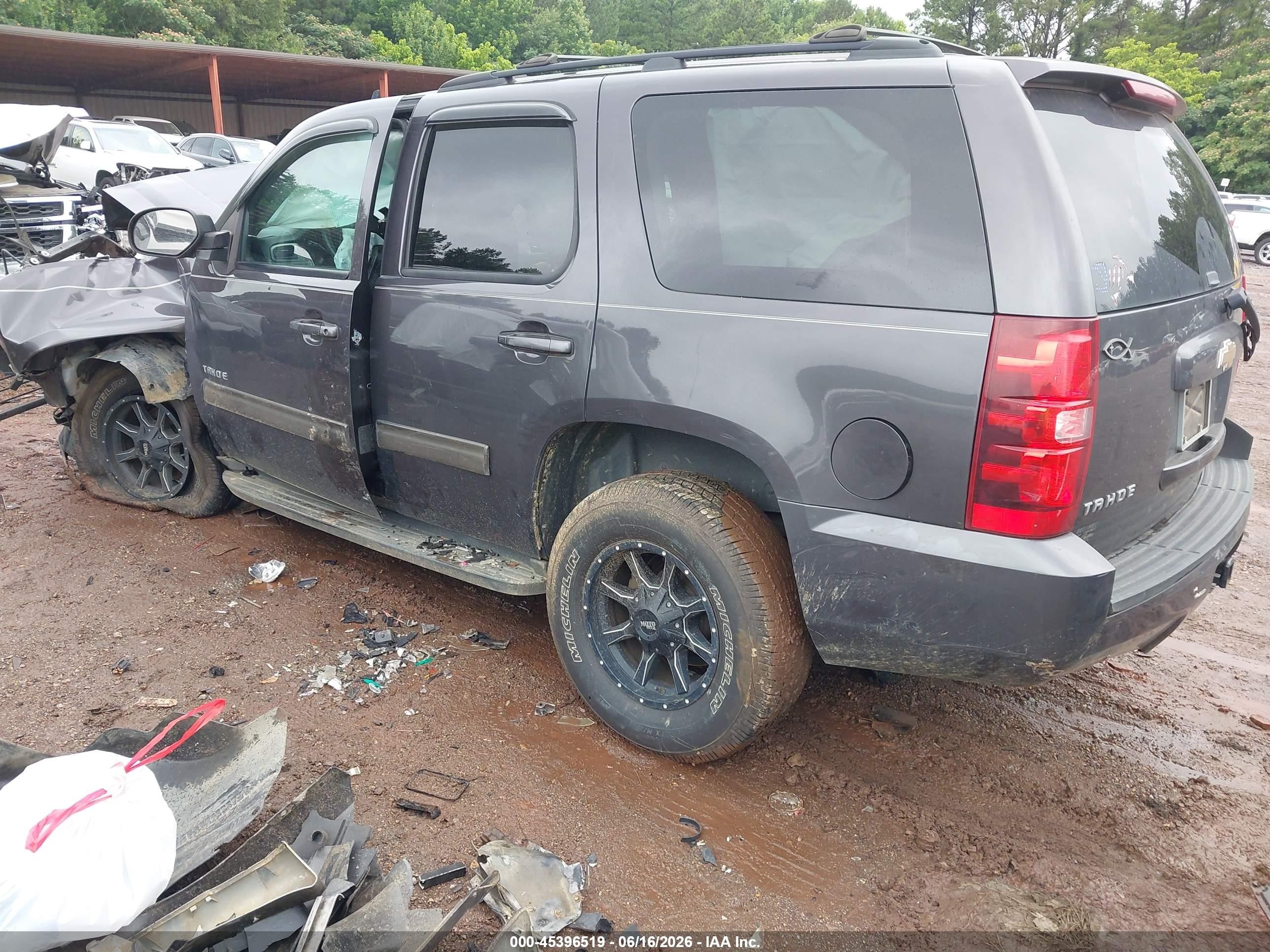 2011 Chevrolet Tahoe Ls Gray vin: 1GNSCAE08BR261204