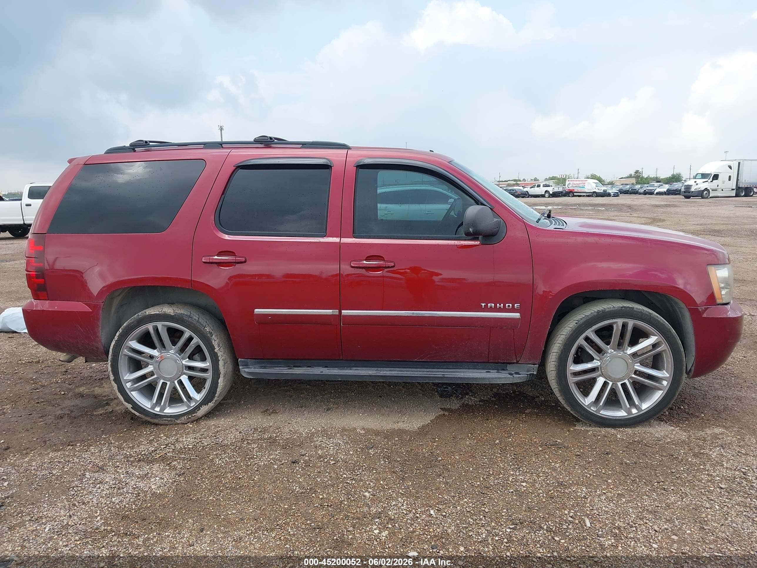 2011 Chevrolet Tahoe Ls Maroon vin: 1GNSCAE08BR365840