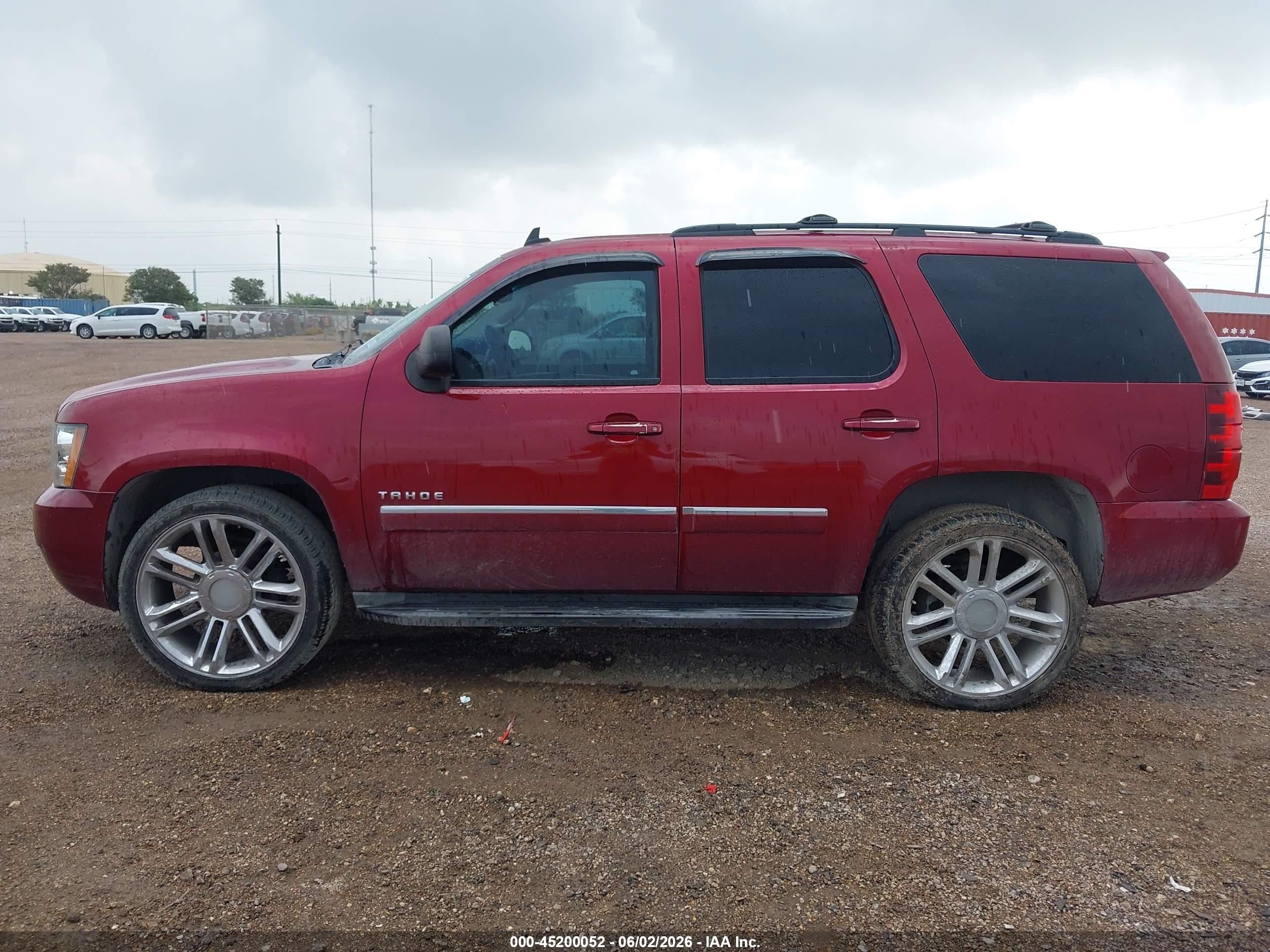 2011 Chevrolet Tahoe Ls Maroon vin: 1GNSCAE08BR365840