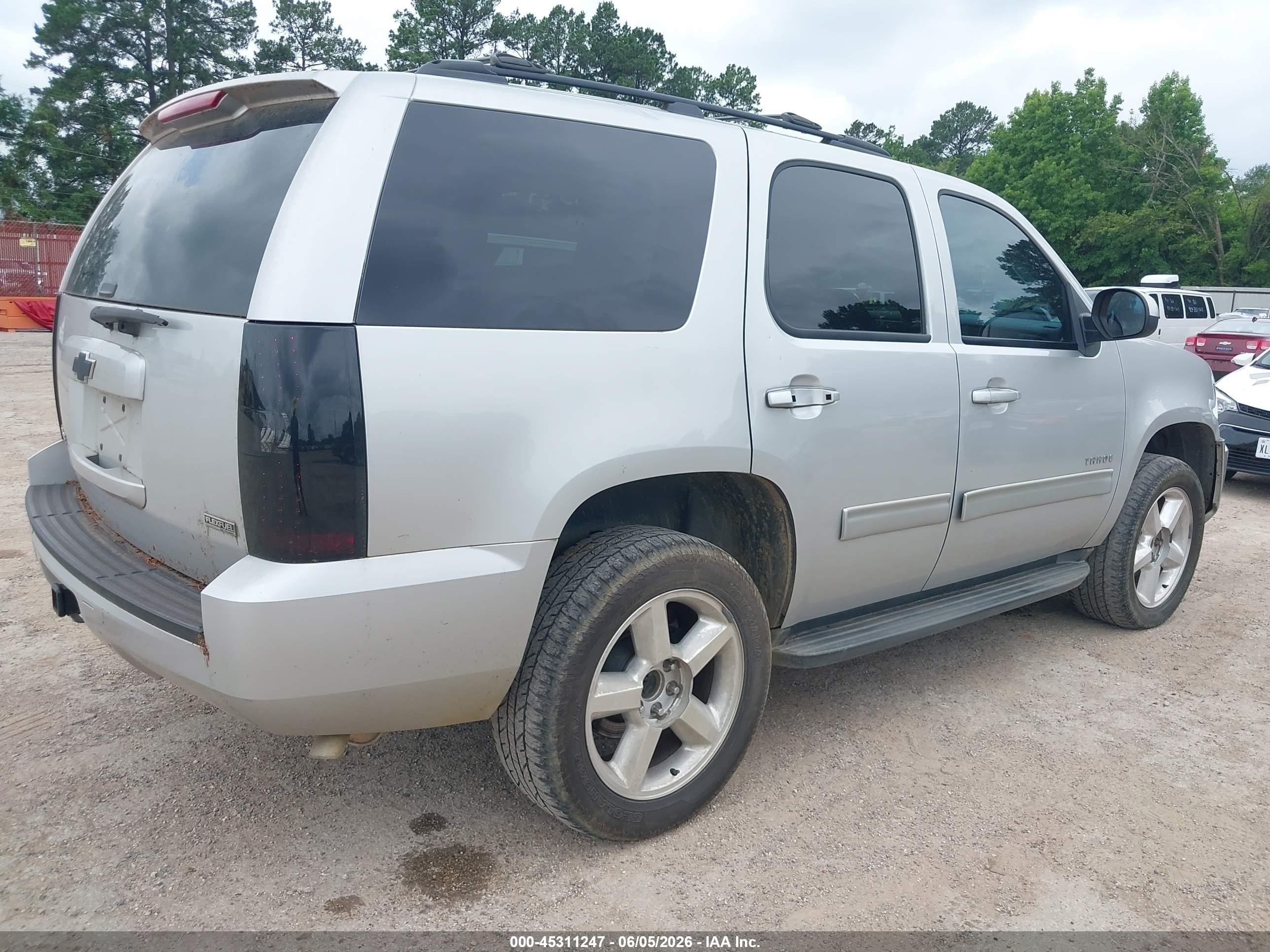 2011 Chevrolet Tahoe Ls Silver vin: 1GNSCAE08BR375087