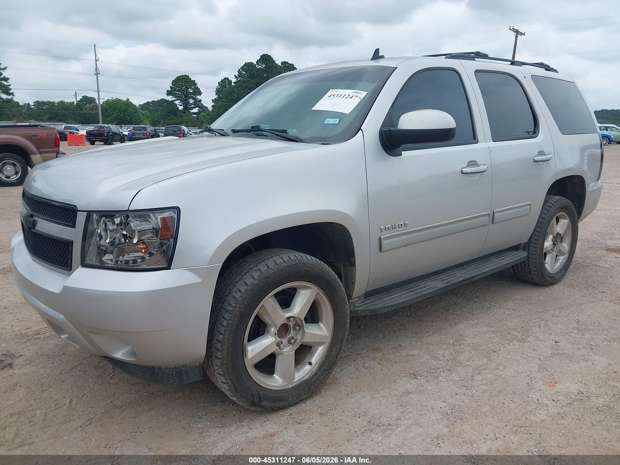 2011 Chevrolet Tahoe Ls Silver vin: 1GNSCAE08BR375087