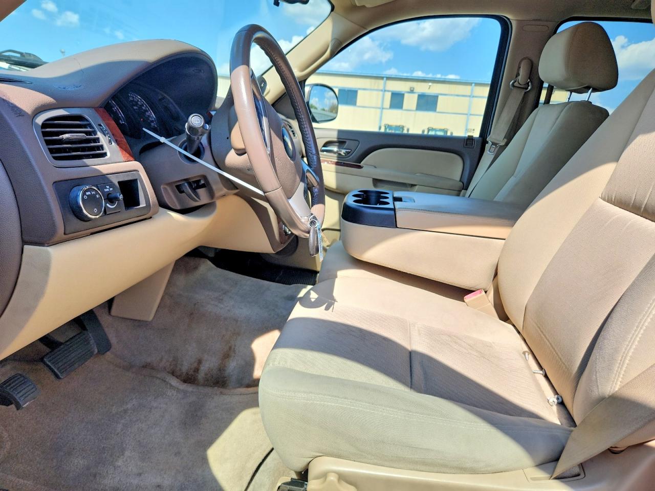 2011 Chevrolet Tahoe C1500 Ls Gray vin: 1GNSCAE08BR392181