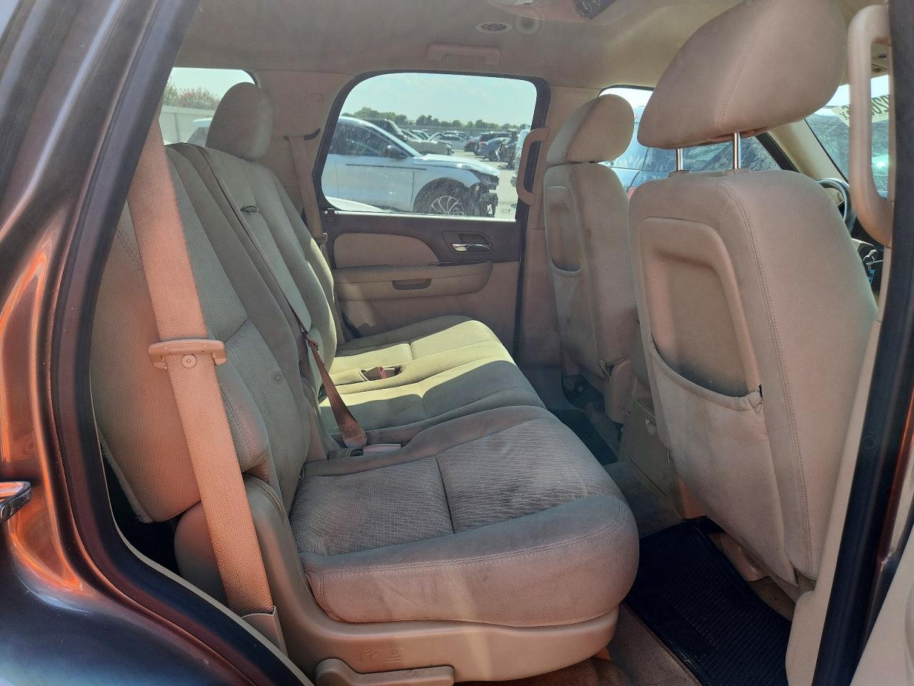 2011 Chevrolet Tahoe C1500 Ls Gray vin: 1GNSCAE08BR392181