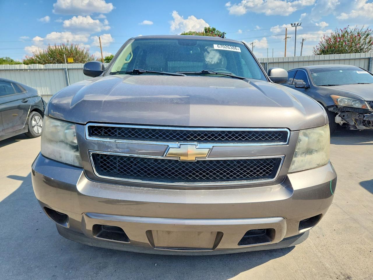 2011 Chevrolet Tahoe C1500 Ls Gray vin: 1GNSCAE08BR392181